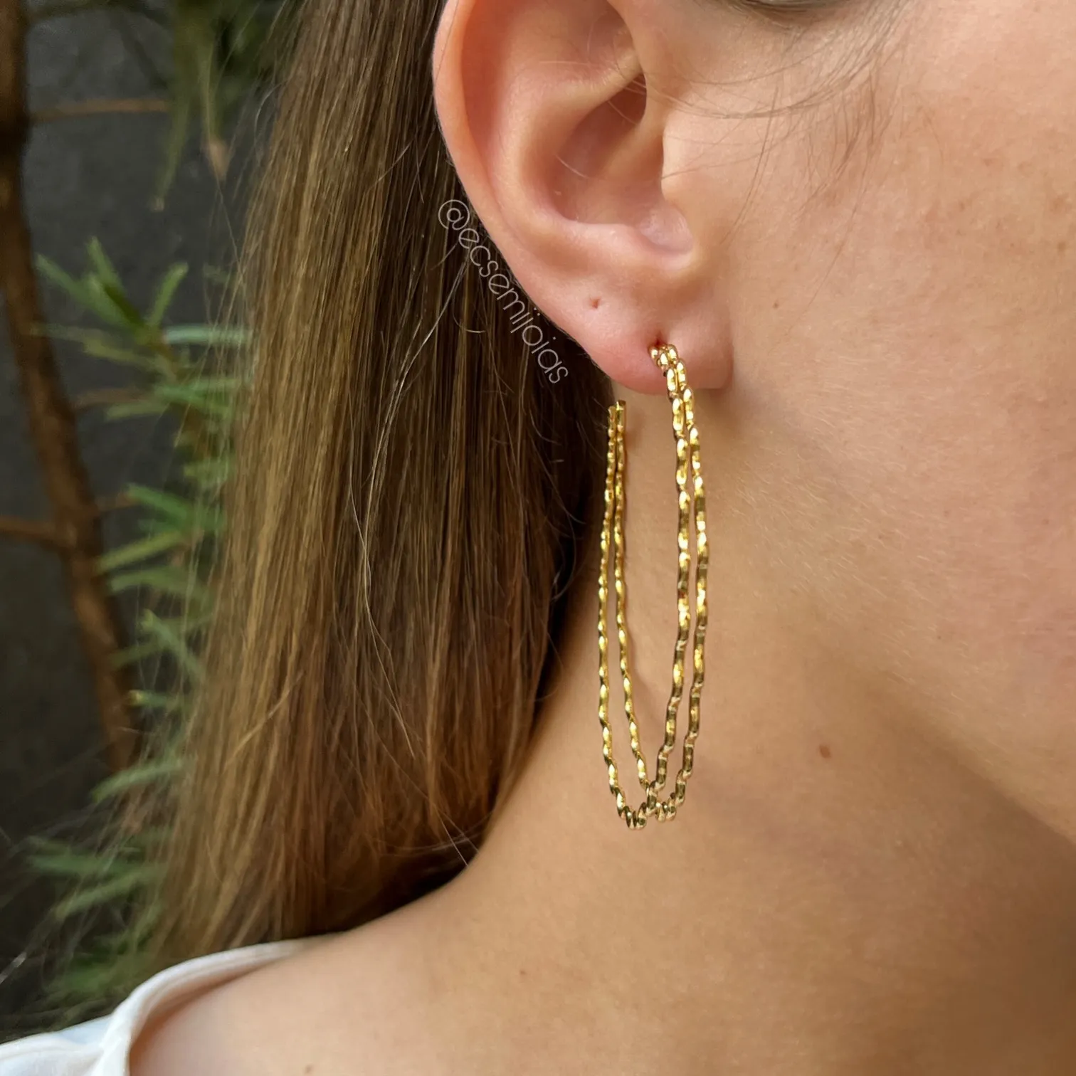 Argola lisa com 2 fios em ondas - 4mm x 6cm - banhado a ouro 18k