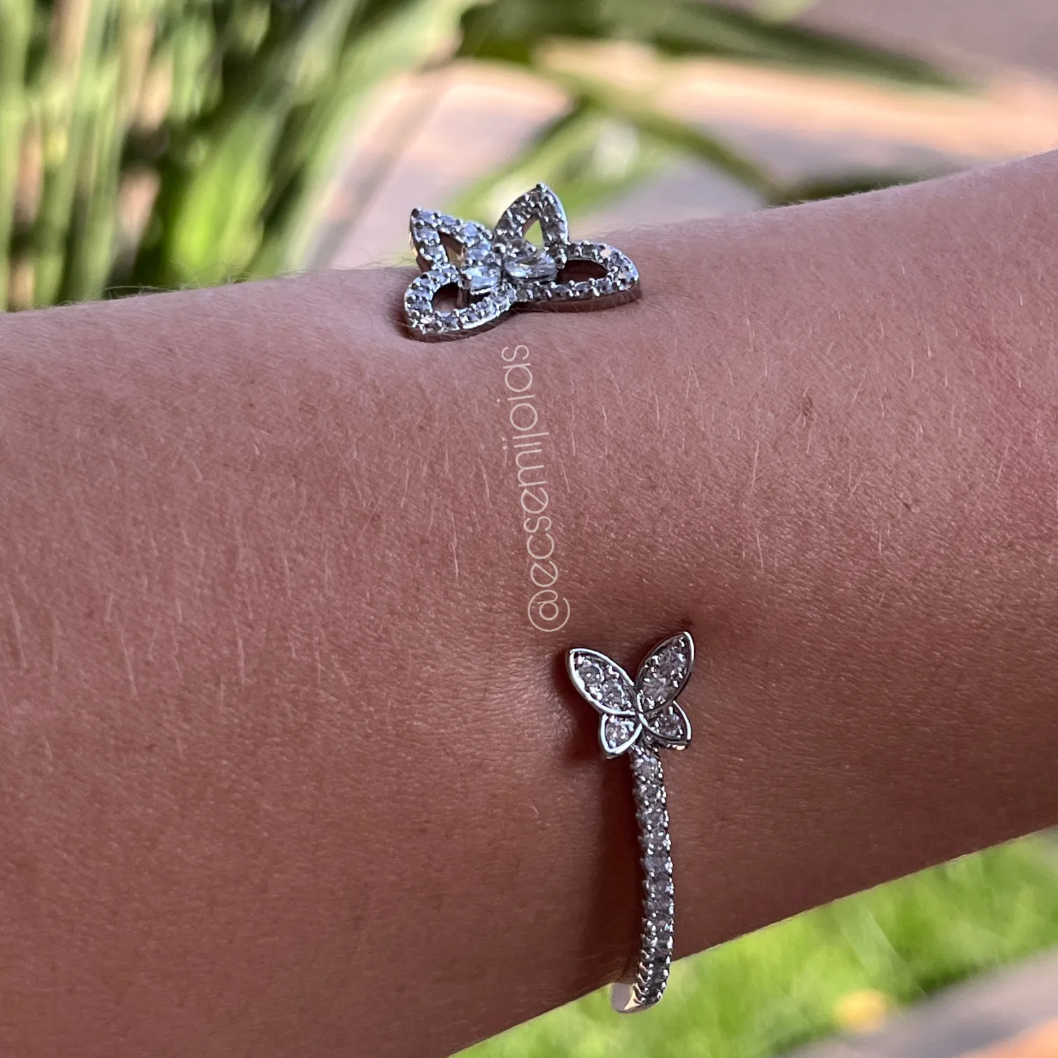 Bracelete borboleta cravejada uma em cada ponta - banhado a ródio branco