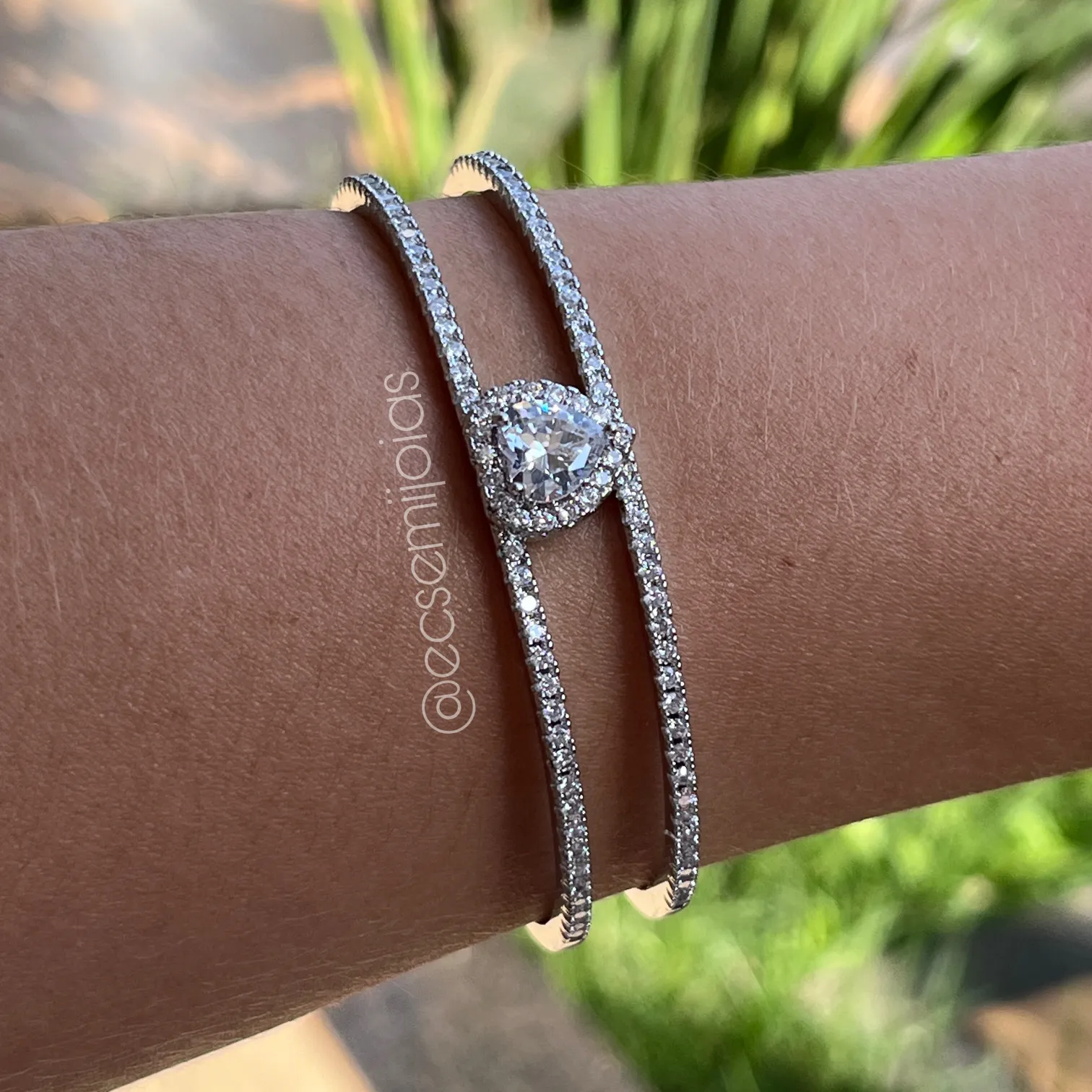 Bracelete duas fileiras cravejadas com coração no centro - banhado a ródio branco