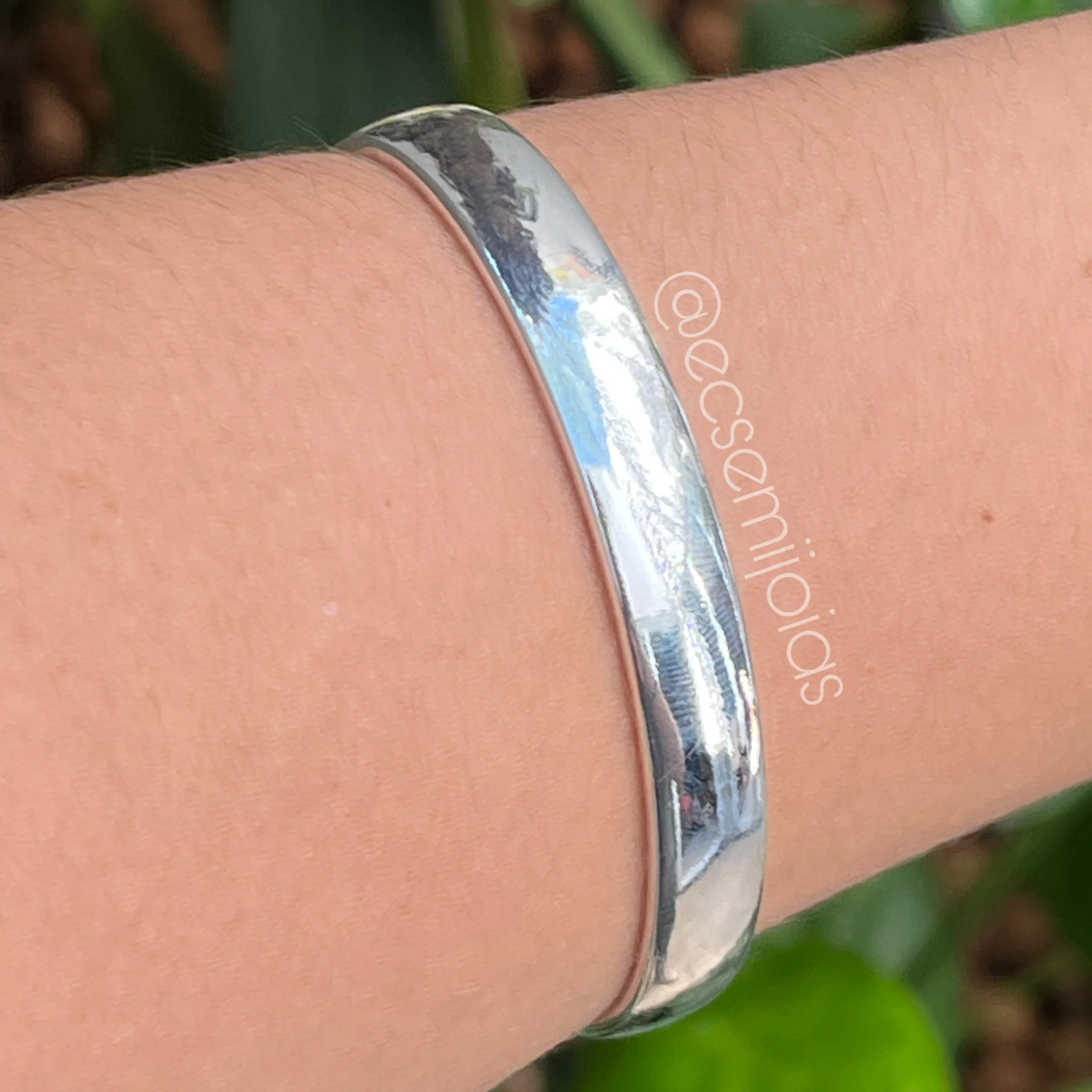 Bracelete liso 8mm com escrita chinesa por dentro - banhado a prata 925