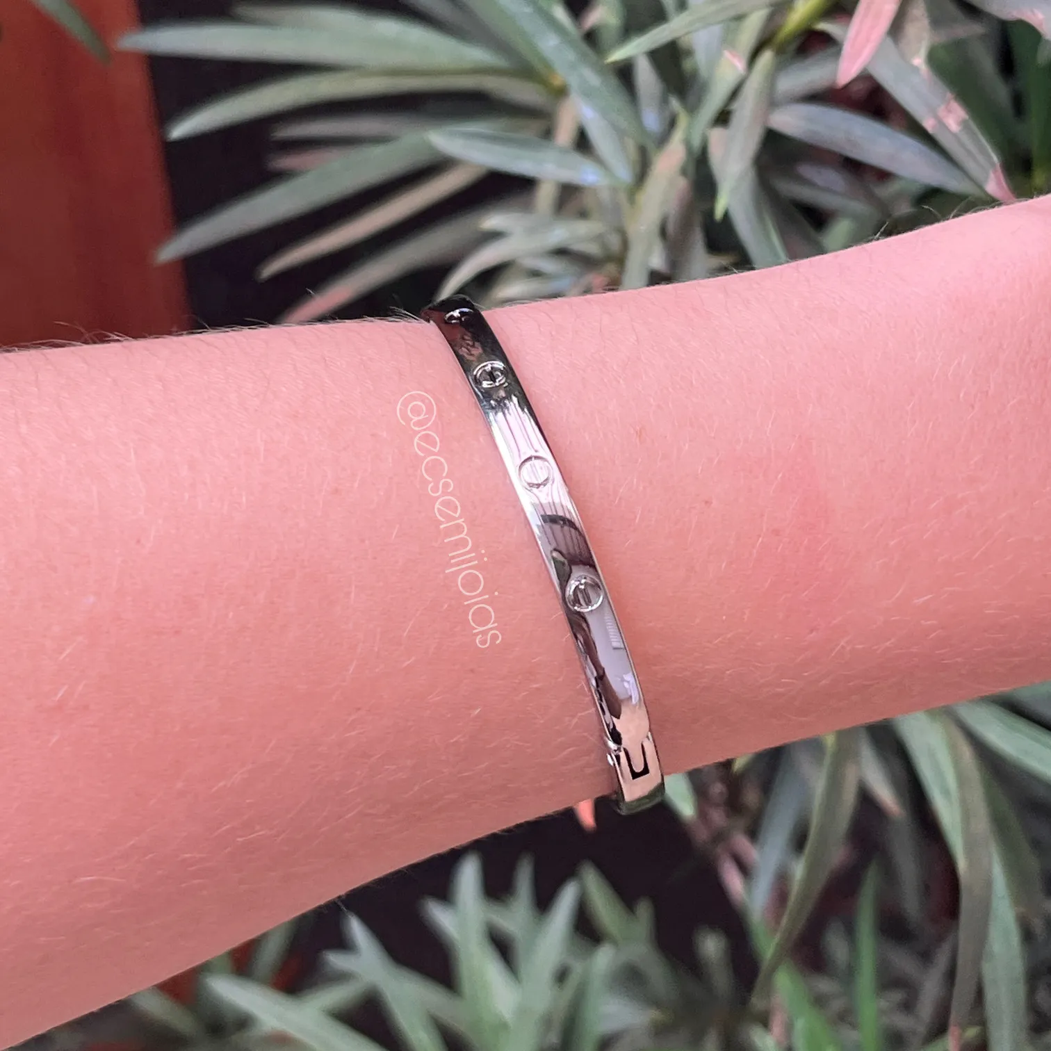 Bracelete liso com desenhos - banhado a ródio branco