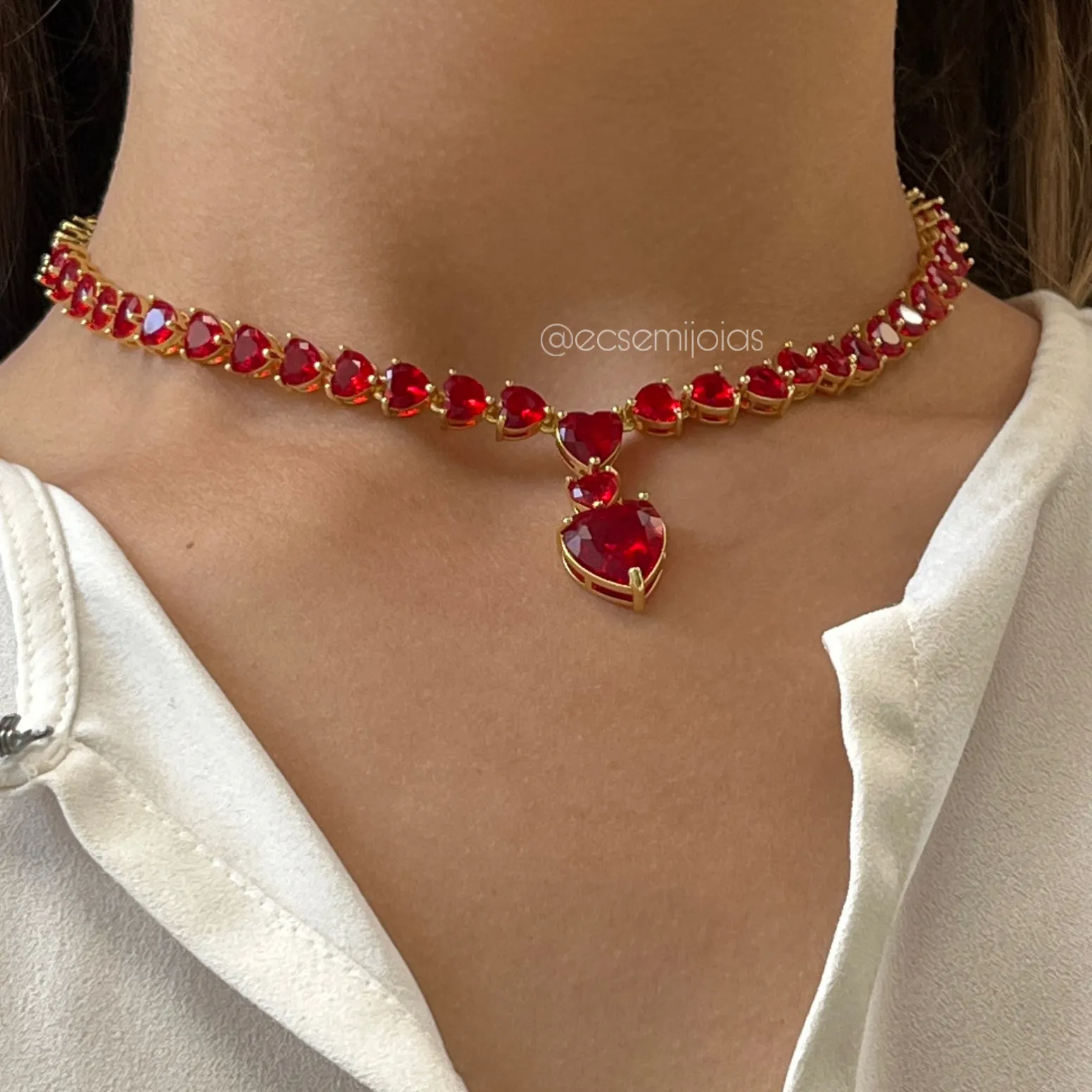 Choker 100% com zircônias redondas e corações com coração maior central - 35cm - banhado a ouro 18k