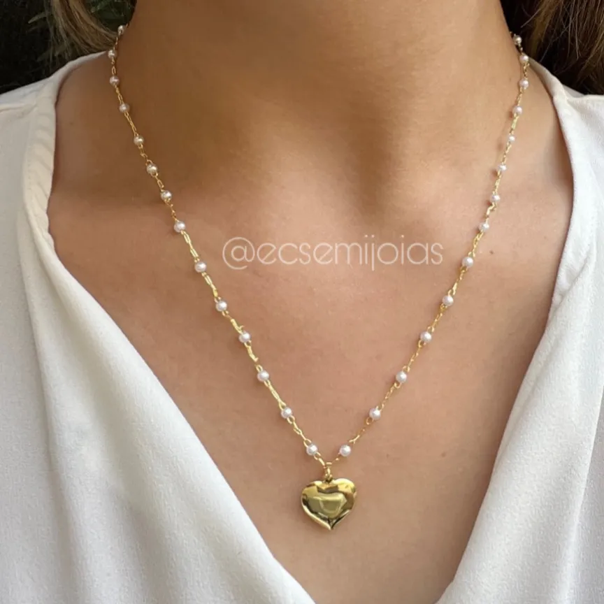 Colar de pérolas 3mm com pingente de coração liso - 45cm - banhado a ouro 18k