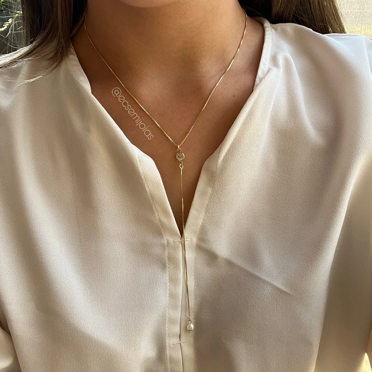 Colar gravata ponto de luz e pérola - 45 cm - banhado a ouro 18k