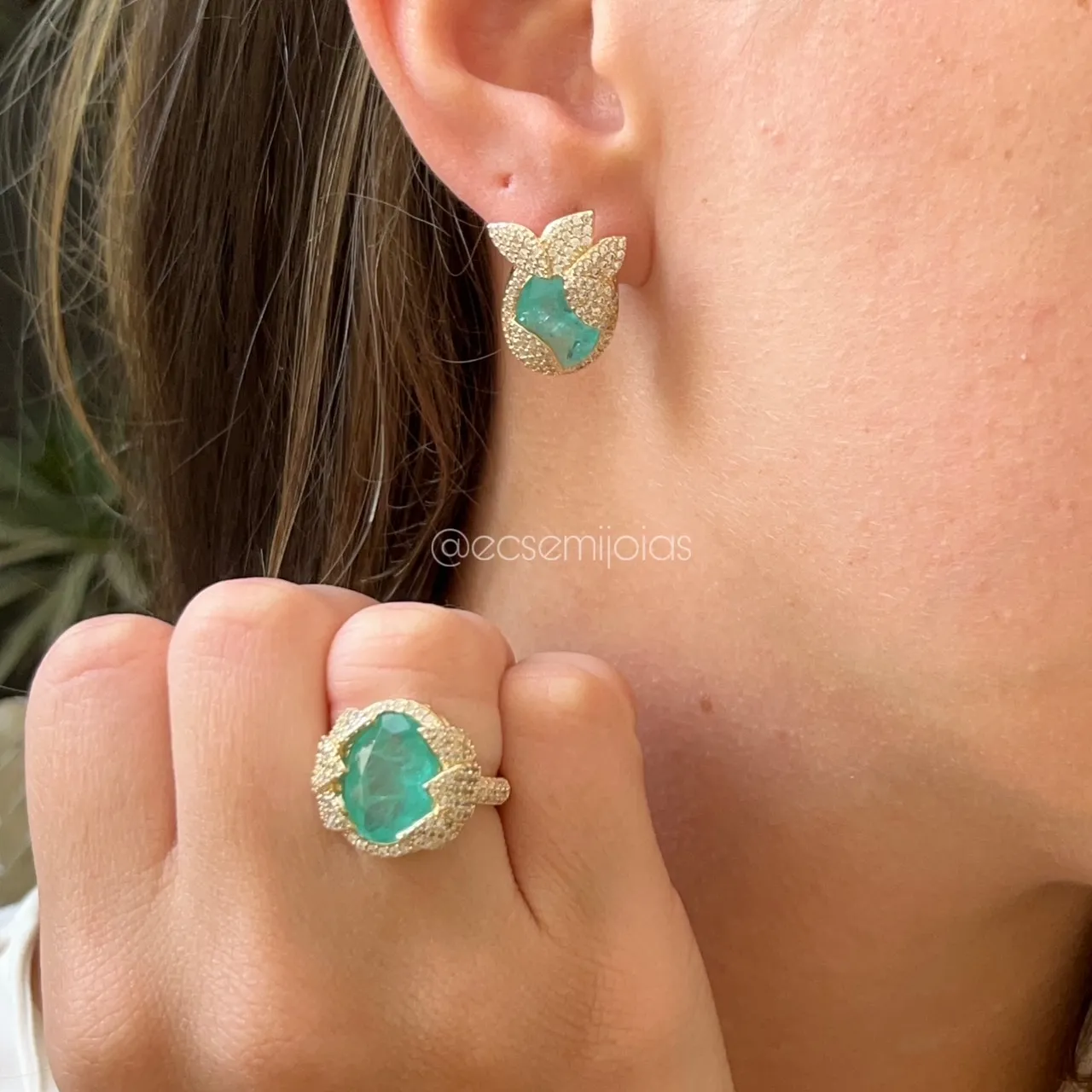 Conjunto anel e brinco luxo com pedra oval fusion centro com folhas cravejadas em volta - banhado a ouro 18k