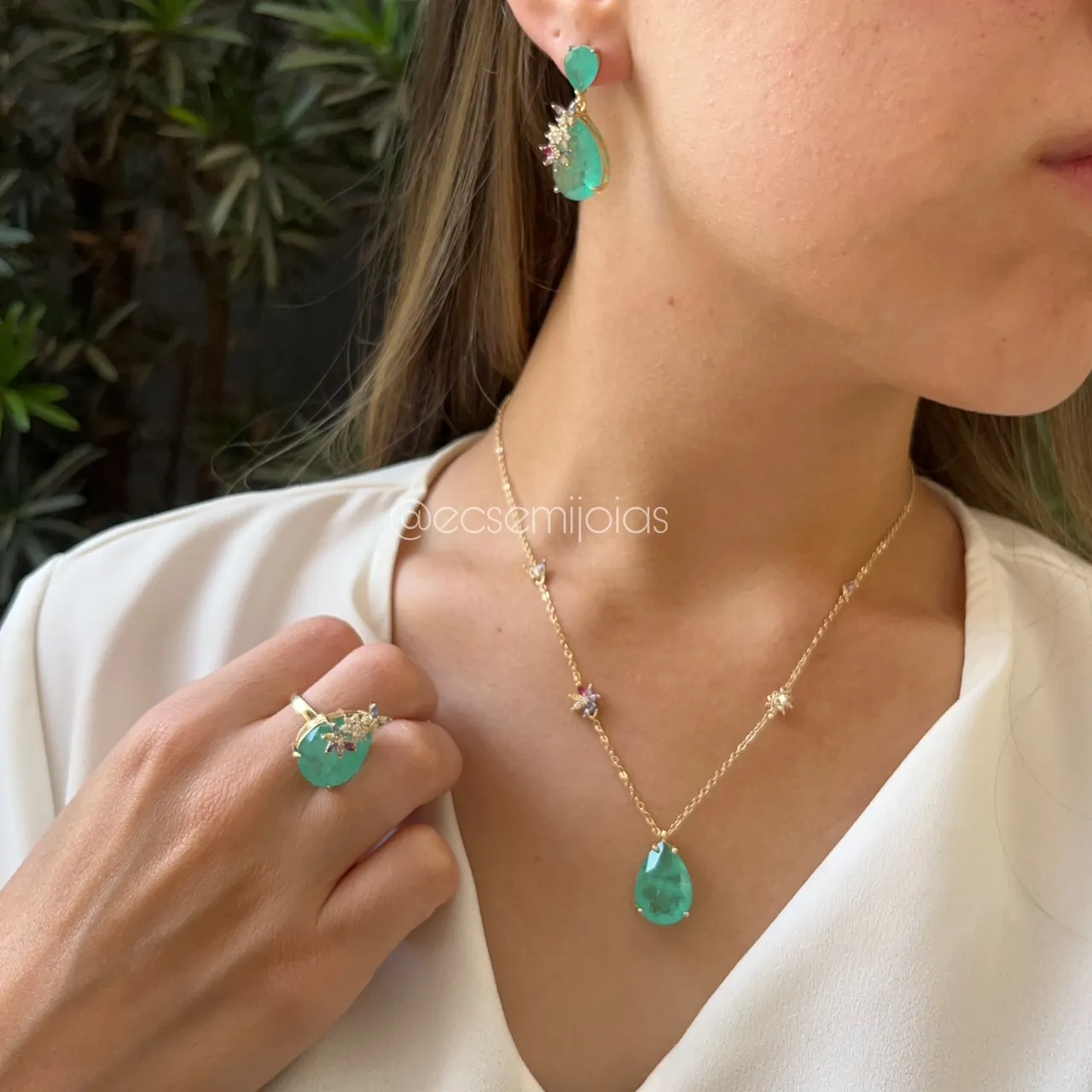 Conjunto brinco, colar e anel gota com flores cravejadas - banhado a ouro 18k