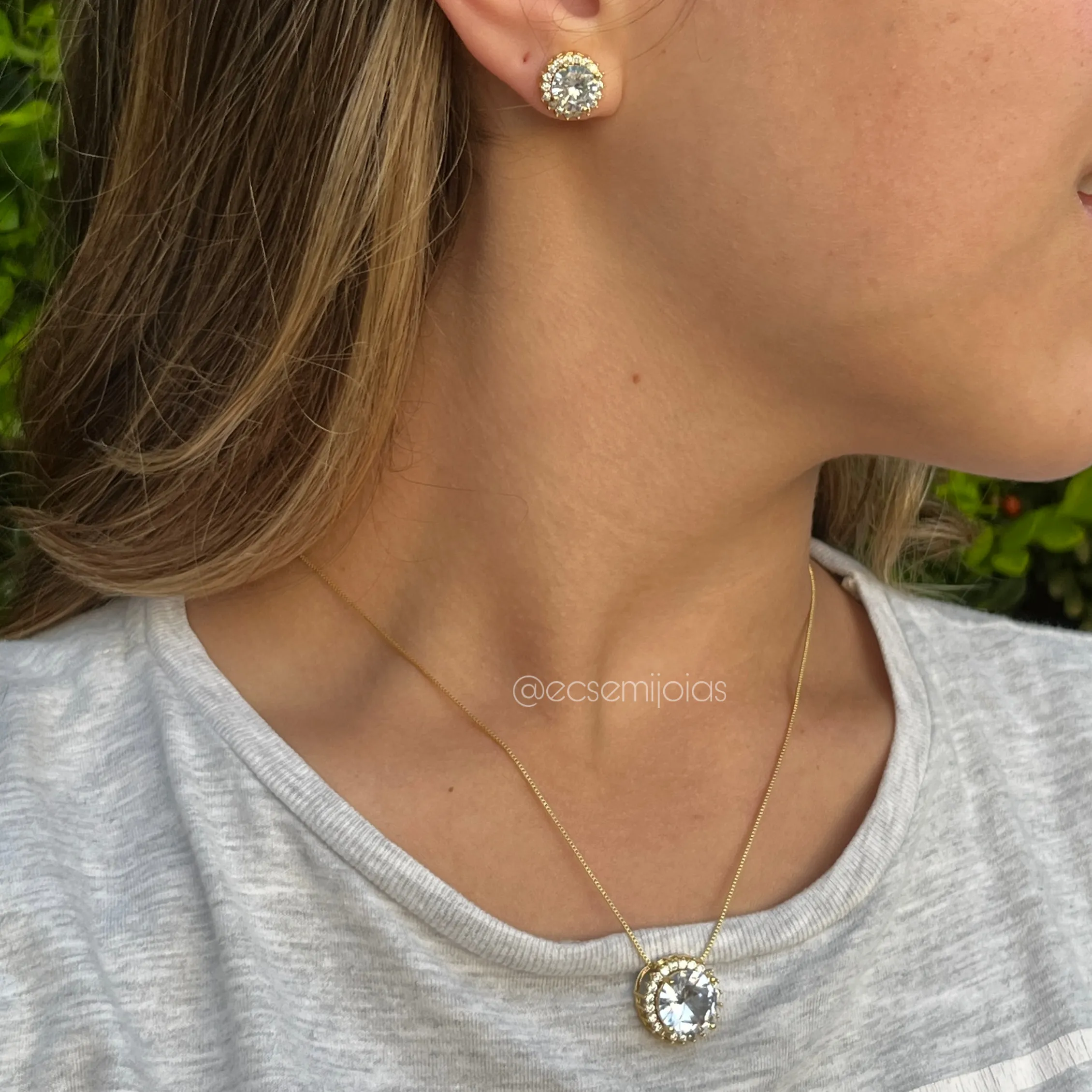 Conjunto de brinco e colar zircônia redonda maior centro cravejado em volta - pi 16mm diâm. / br 12mm diâm. - banhado a ouro 18k