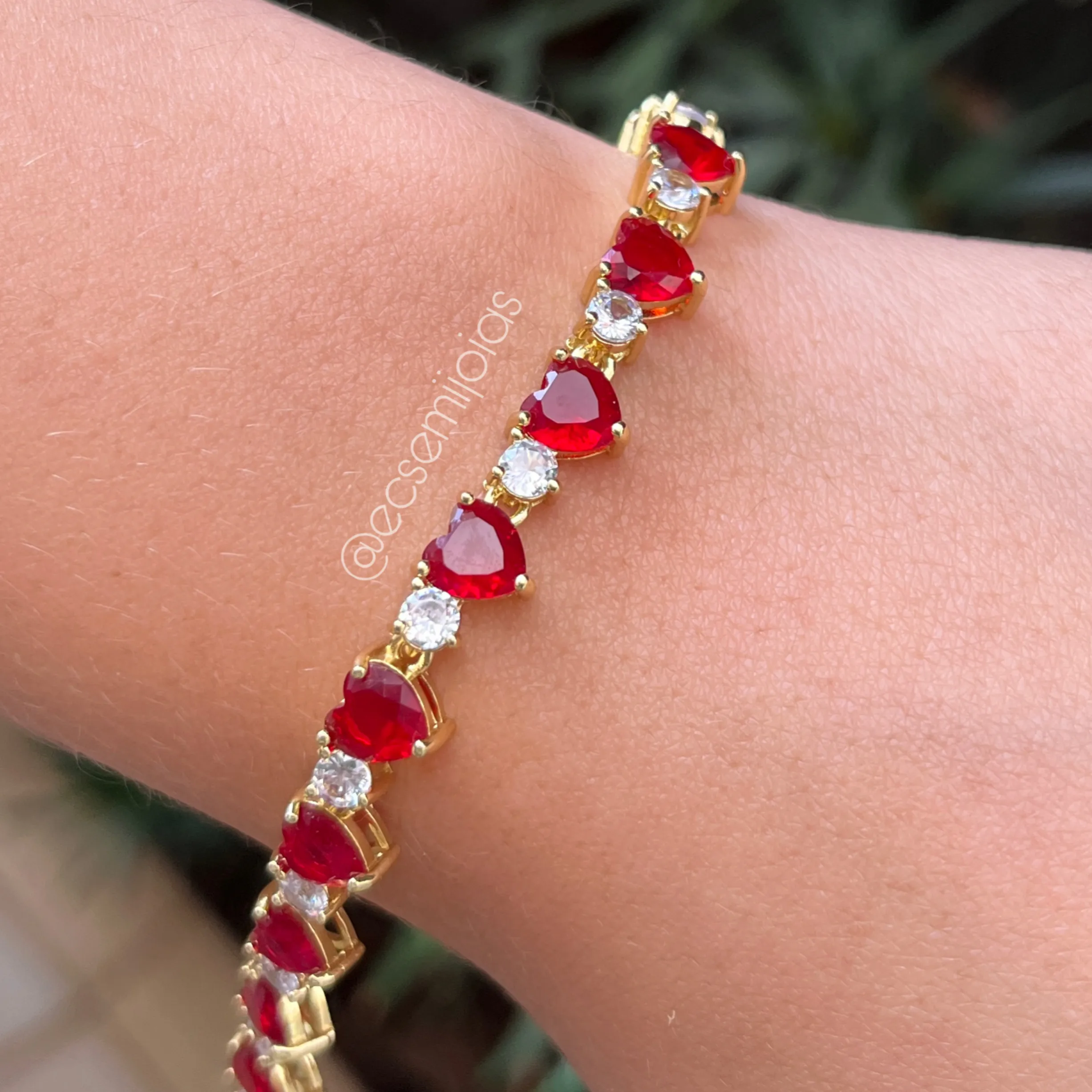Pulseira 100% com zircônias redondas e corações  - 18cm - banhado a ouro 18k