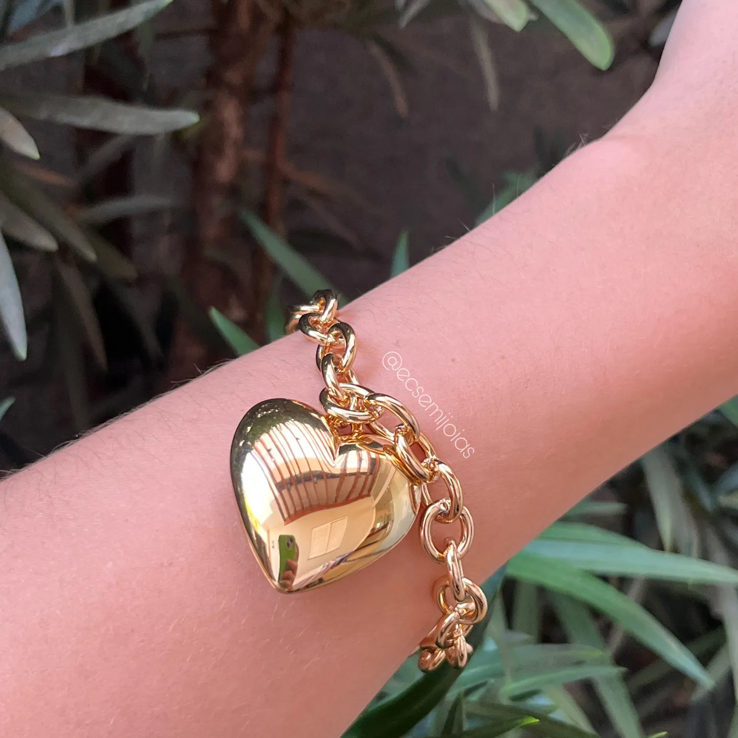 Pulseira de elos lisos com fecho boia e pingente de coração- 19 cm - banhado a ouro 18k