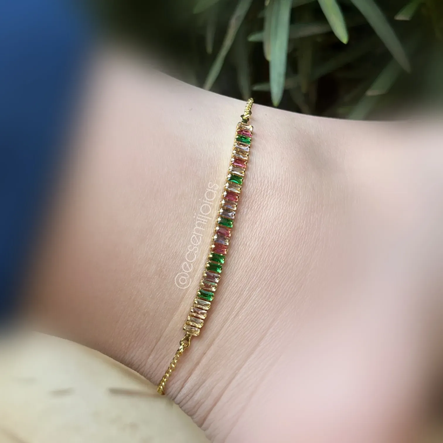Tornozeleira com zircônias baguetes 2x4mm - 24cm + 5 extensor - banhado a ouro 18k