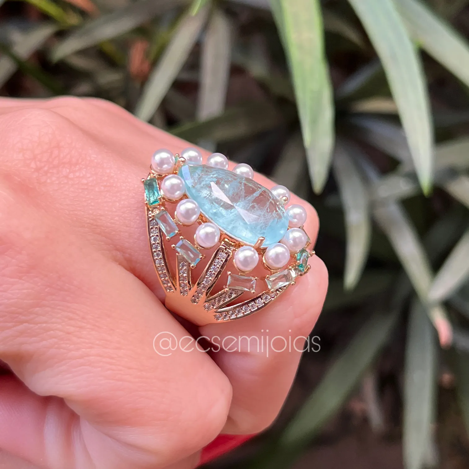 Conjunto anel e brinco com pedra gota, retangular e pérolas no aro redondo vazado - banhado a ouro 18k