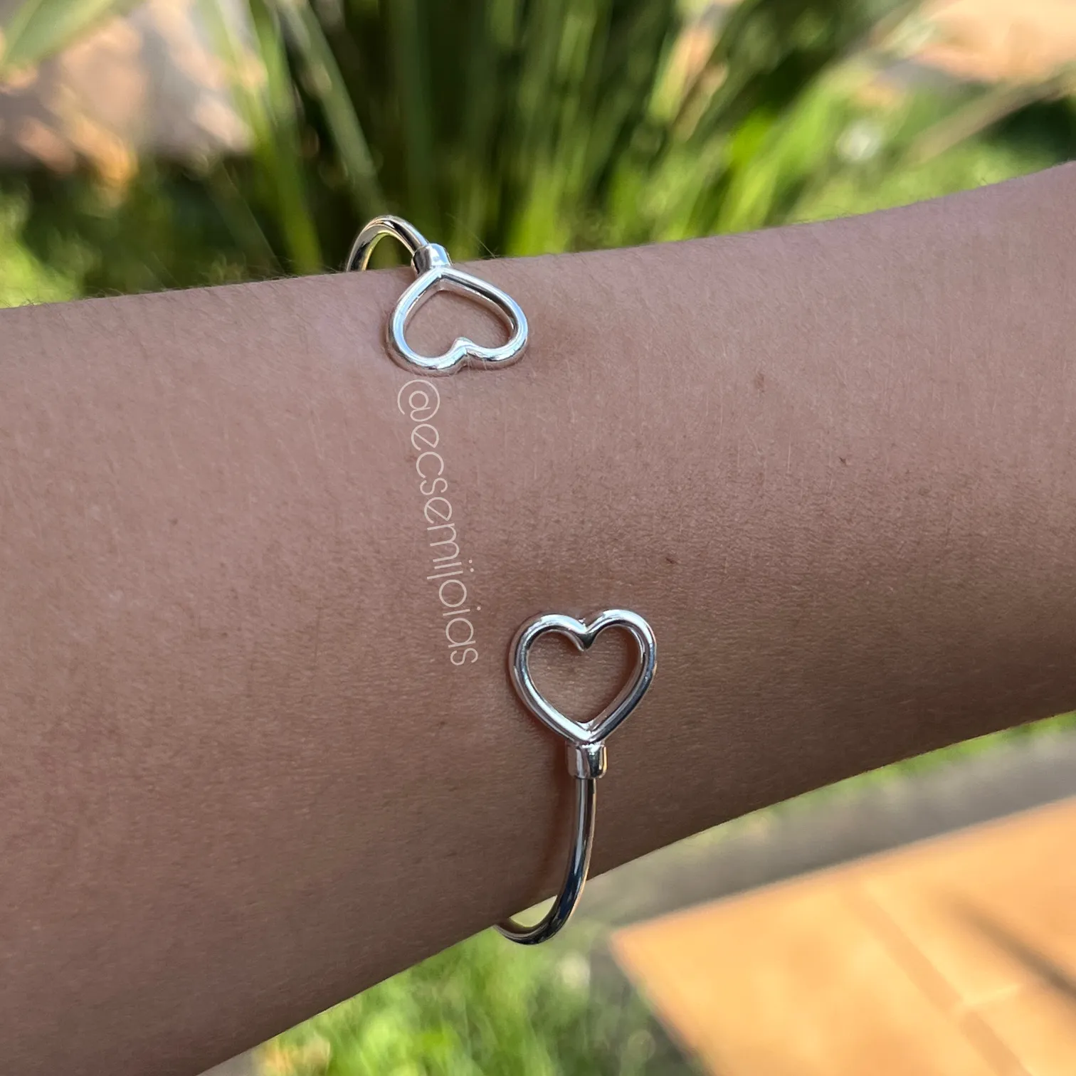 Bracelete de coração vazado - banhado a prata 925