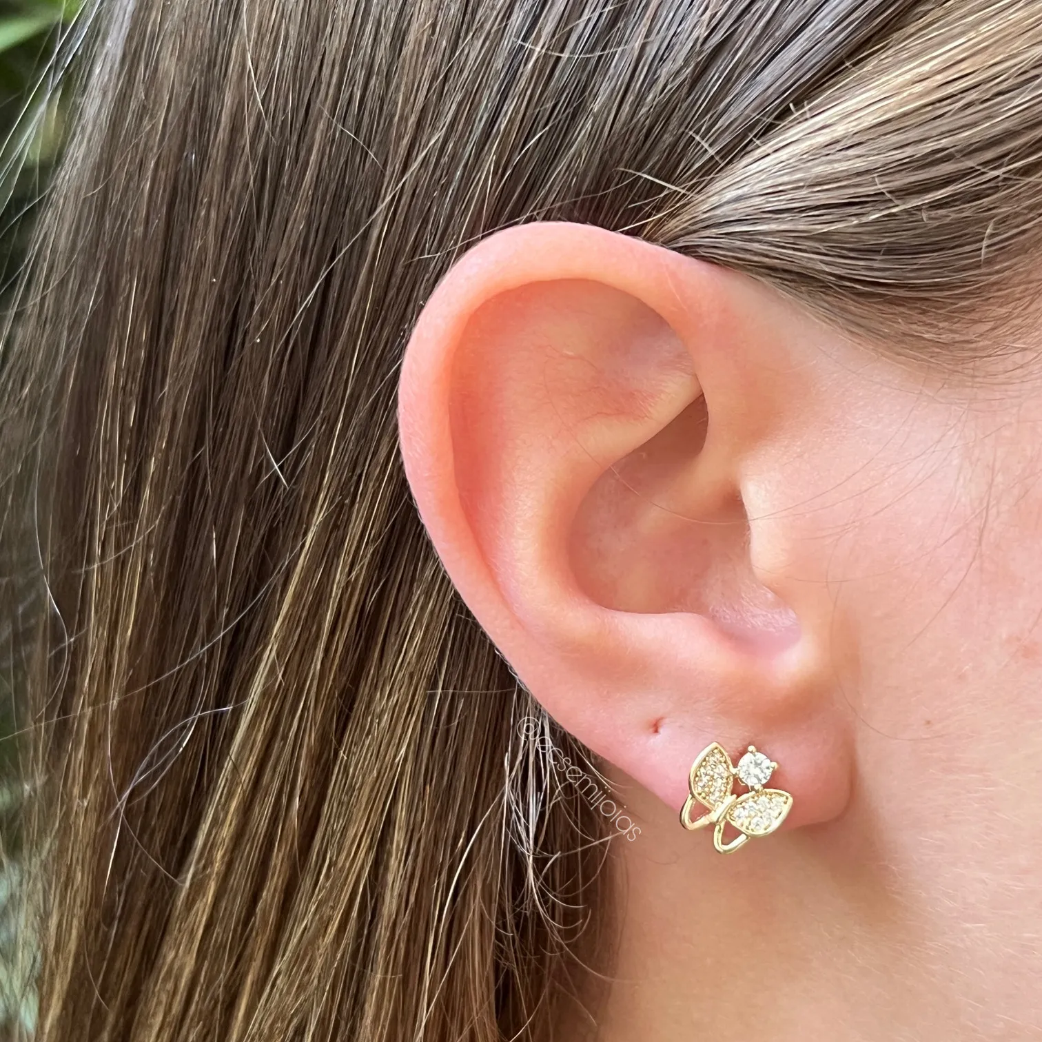 Brinco borboleta cravejada - banhado a ouro 18k