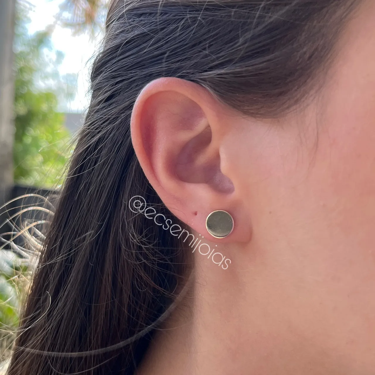 Brinco chapa redonda lisa 9mm - banhado a ouro 18k