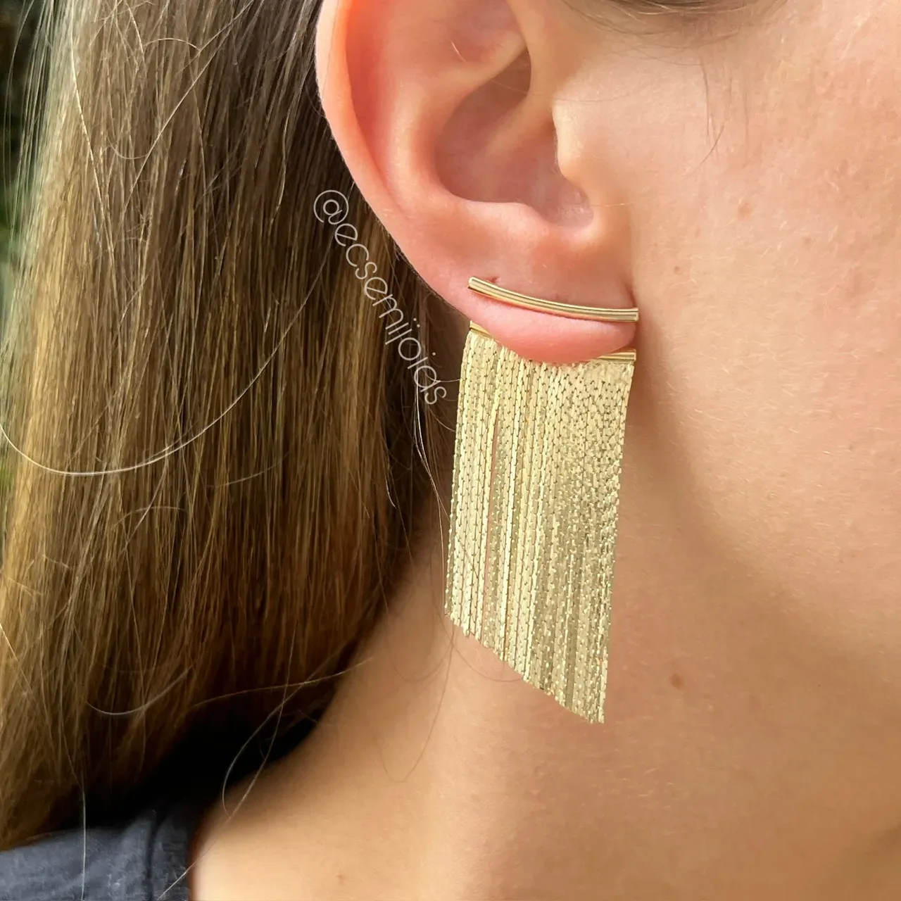 Brinco franja com bastão liso na frente - banhado a ouro 18k