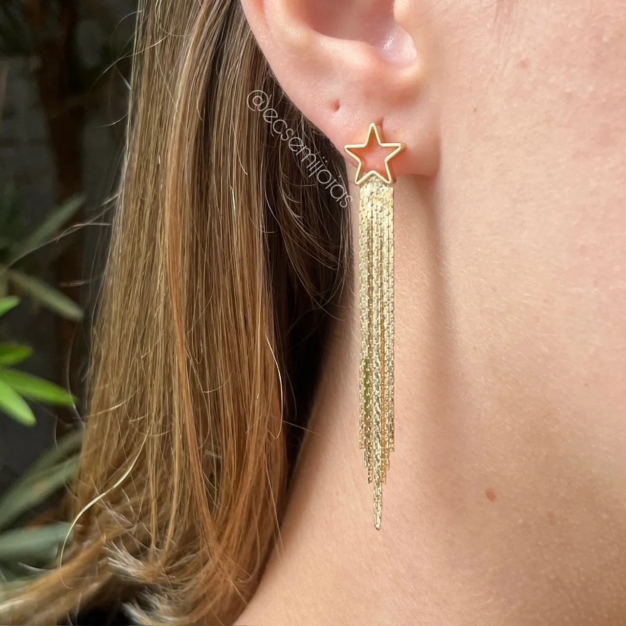 Brinco franja com estrela vazada em cima - banhado a ouro 18k