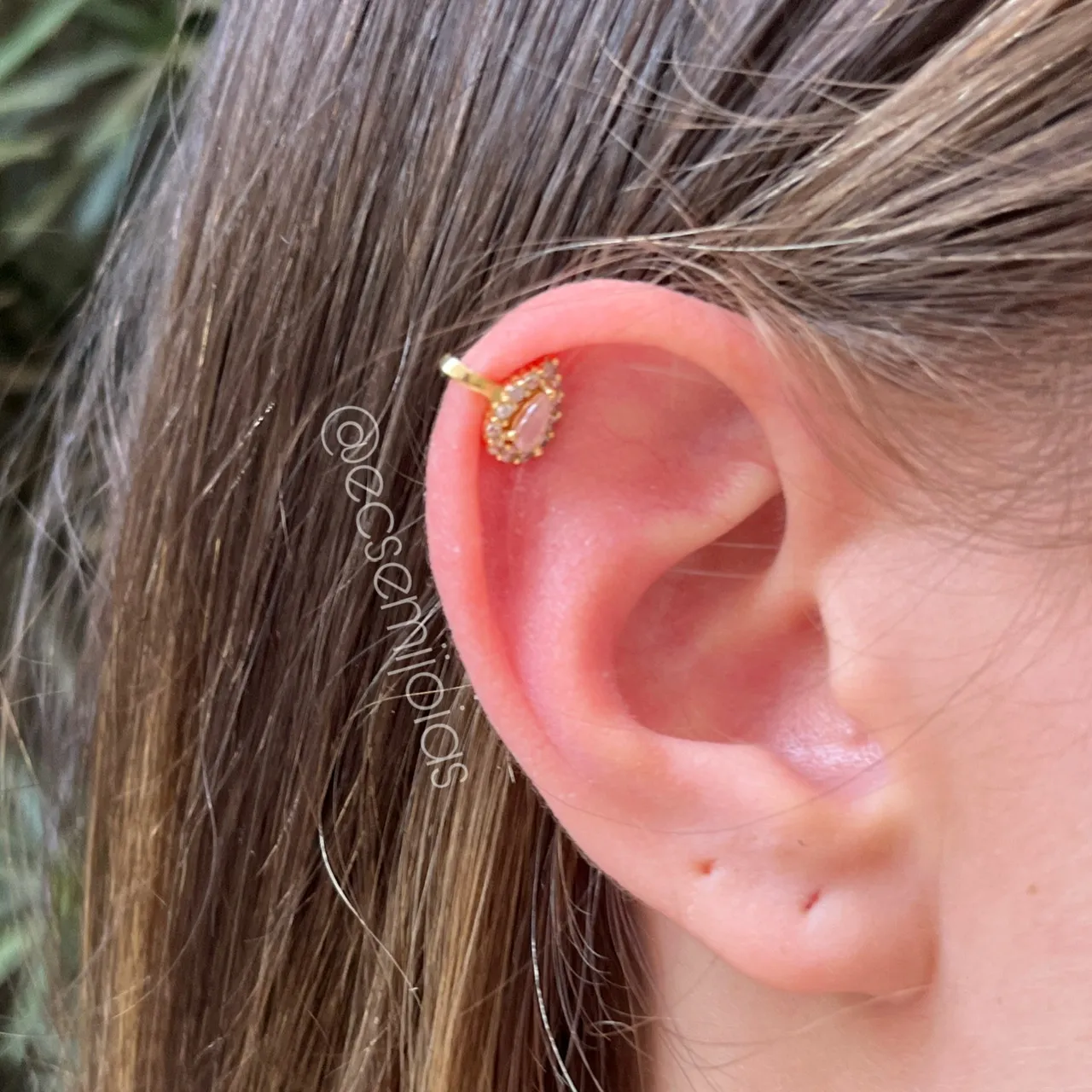 Brinco piercing falso gota cravejada - banhado a ouro 18k