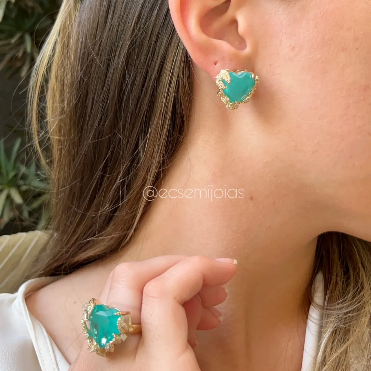 Conjunto anel e brinco luxo com pedra coração fusion centro com folhas cravejadas em volta - banhado a ouro 18k