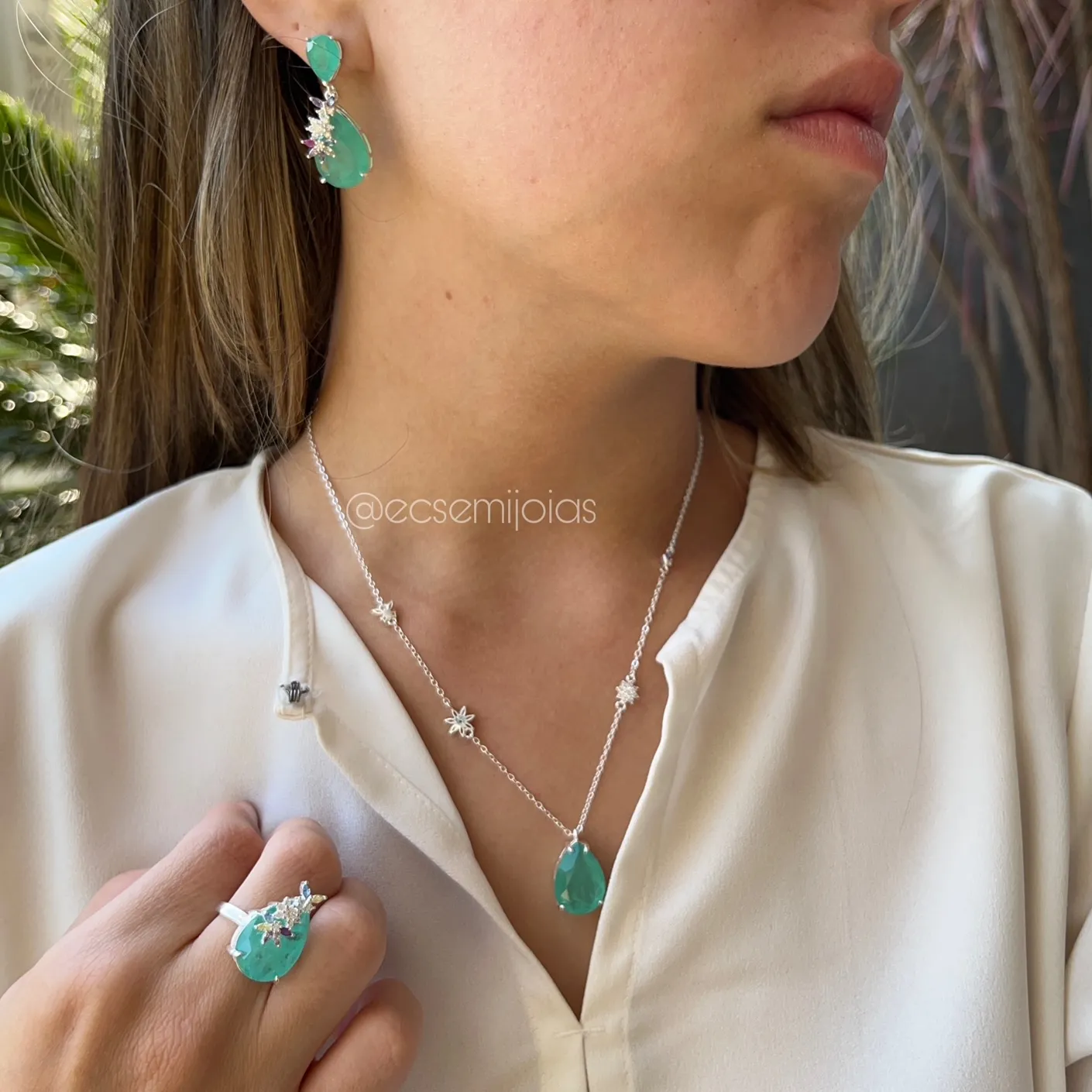 Conjunto brinco, colar e anel gota com flores cravejadas - banhado a prata 925