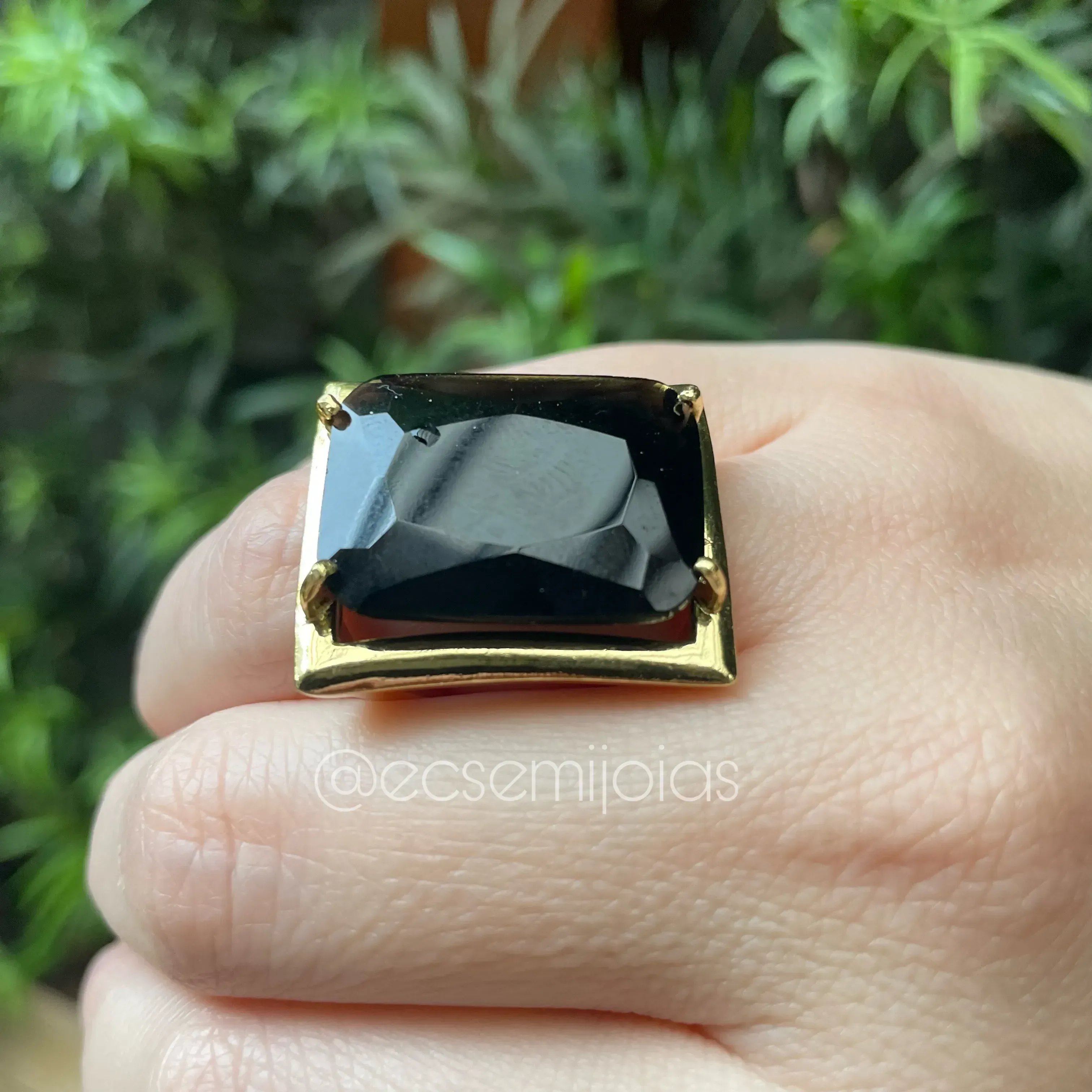 Anel com pedra retangular - pedra 19x25mm - banhado a ouro 18k
