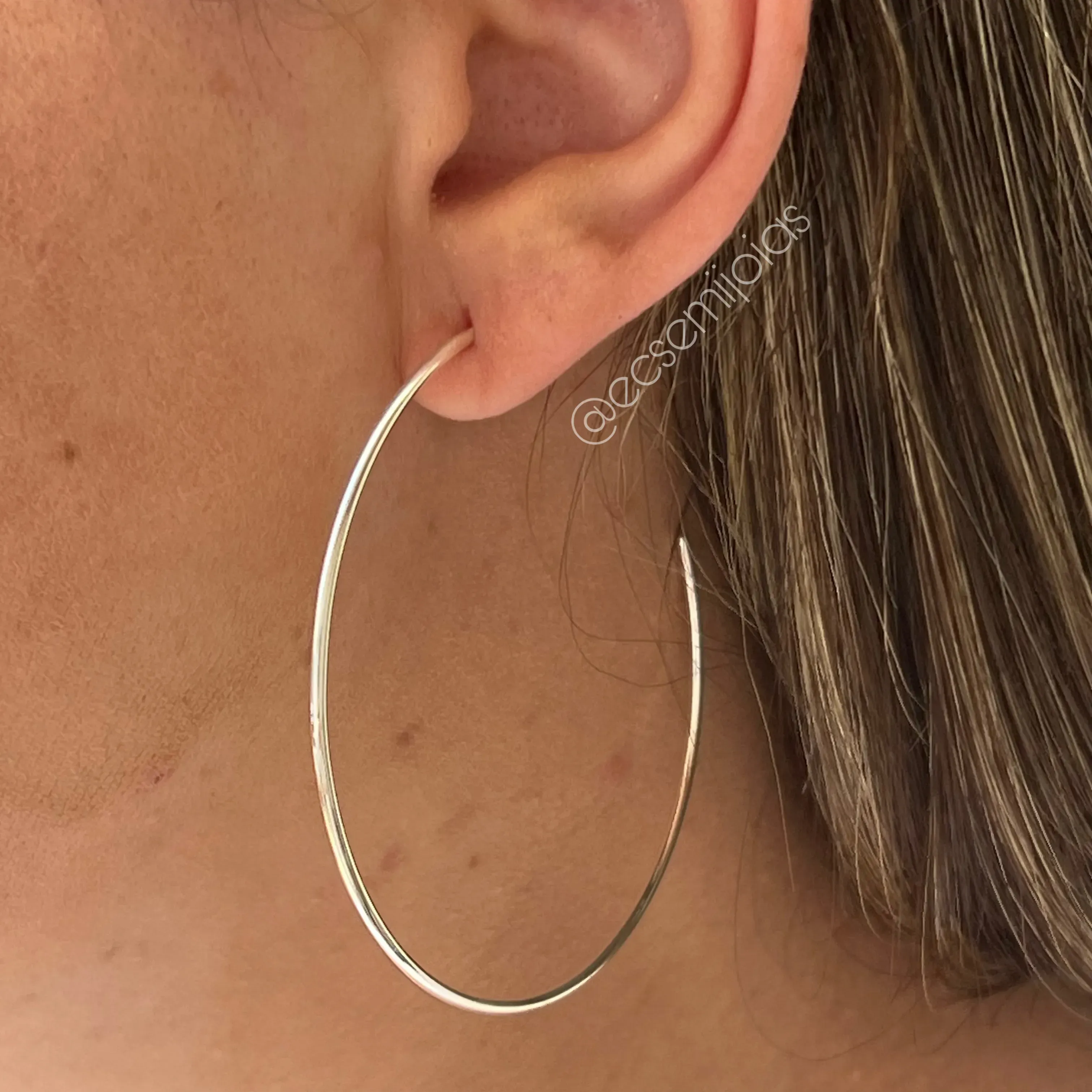 Argola tubolar 6,5cm diâmetro - banhado a prata 925