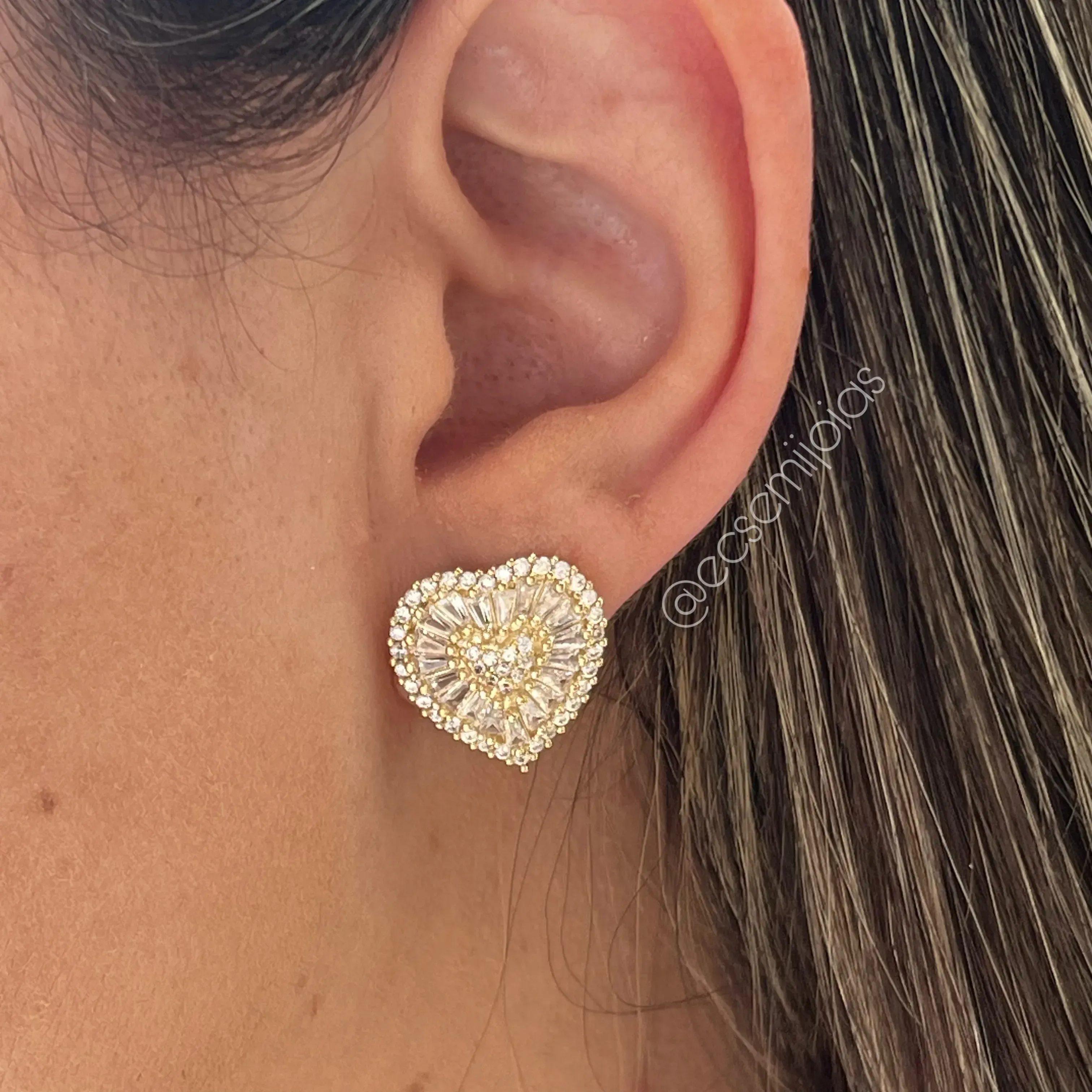 Brinco de coração18mm cravejado - banhado a ouro 18k