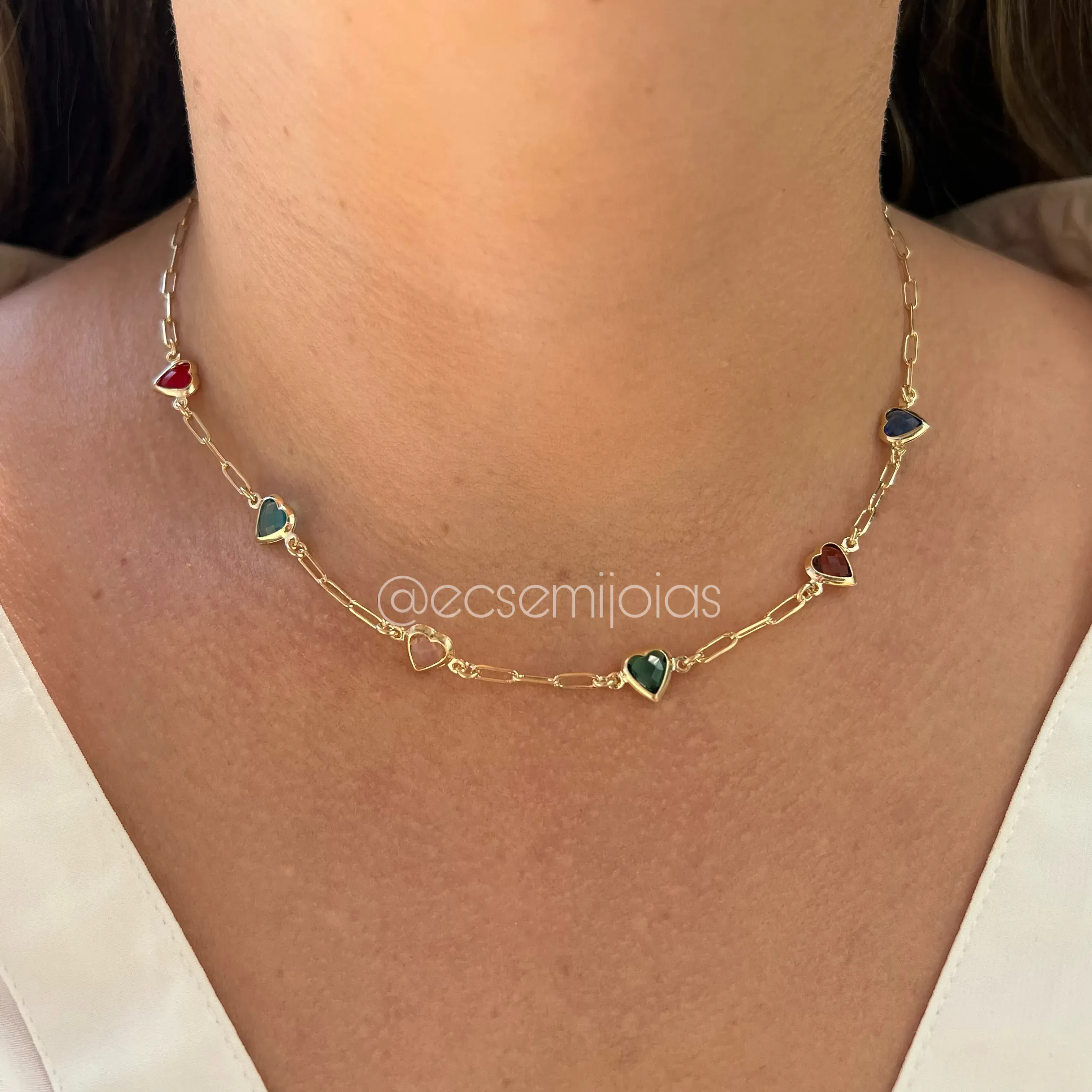 Choker com corações coloridos - banhado a ouro 18k