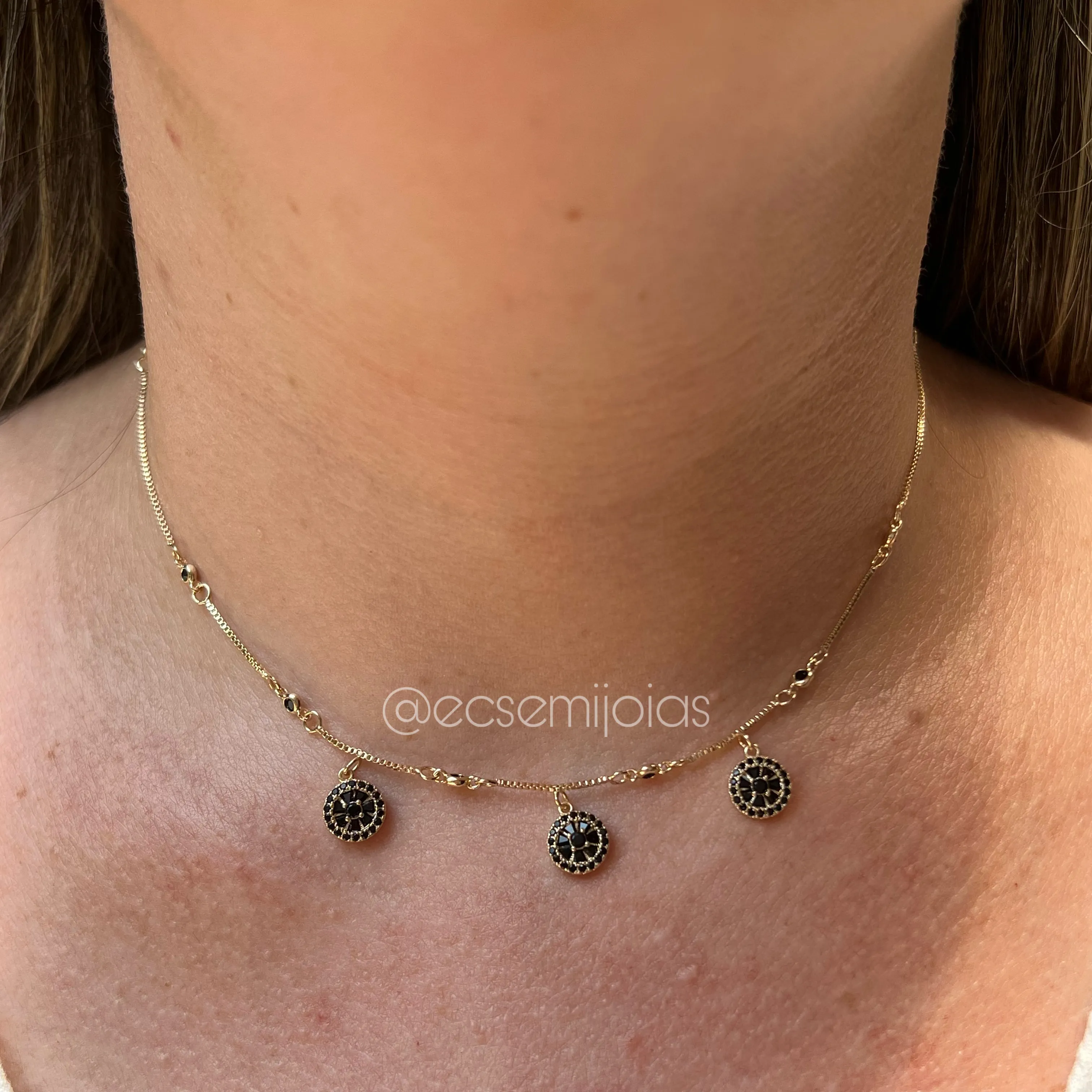Colar c/ 3 pizzas pequenas cravejadas penduradas -35 cm + extensor de 5 cm - banhado a ouro 18k