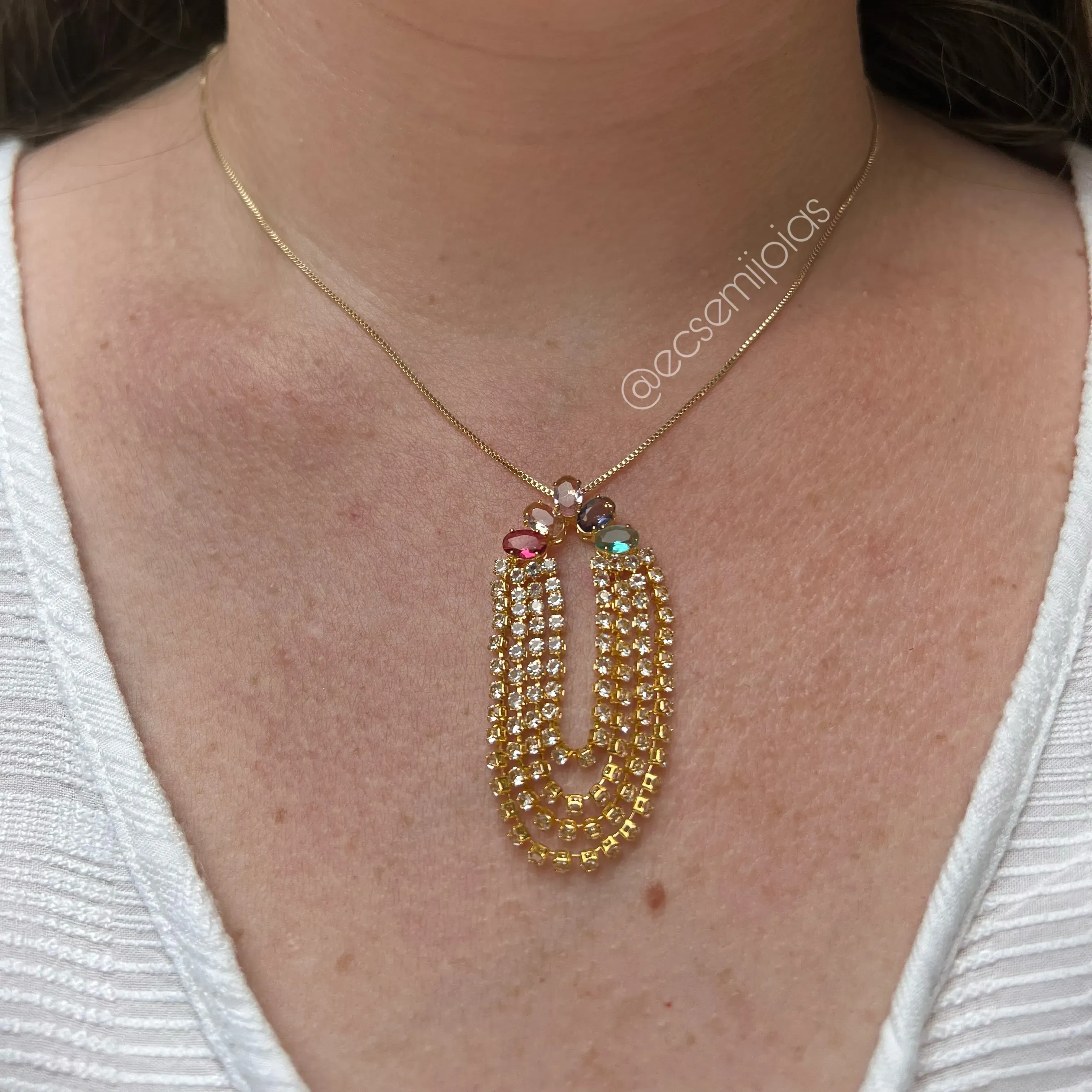Colar com 5 pedras ovais em cima e 4 fileiras de franjas 100% zircônias - banhado a ouro 18k