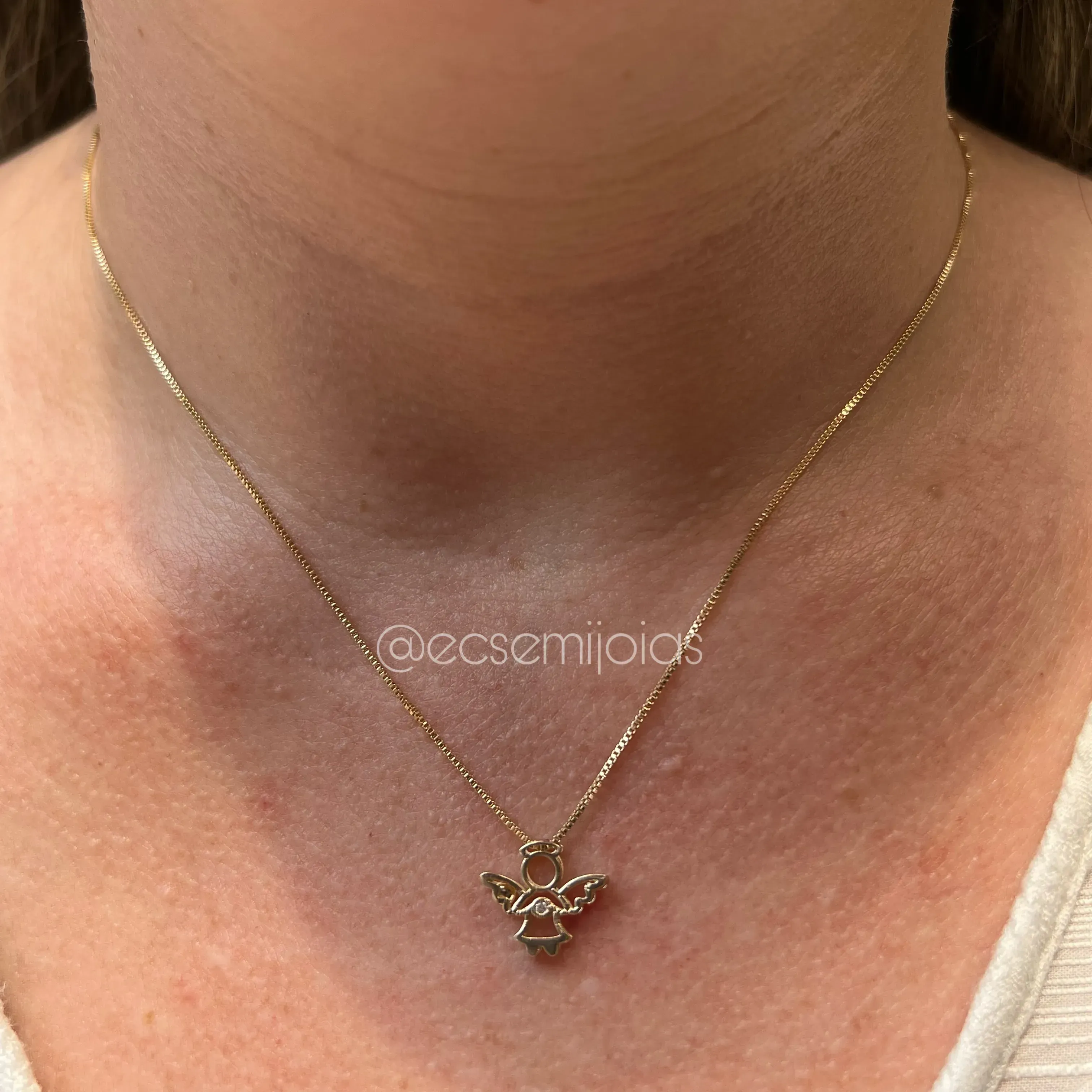 Colar com anjo vazado com 1 zircônia centro - banhado a ouro 18k