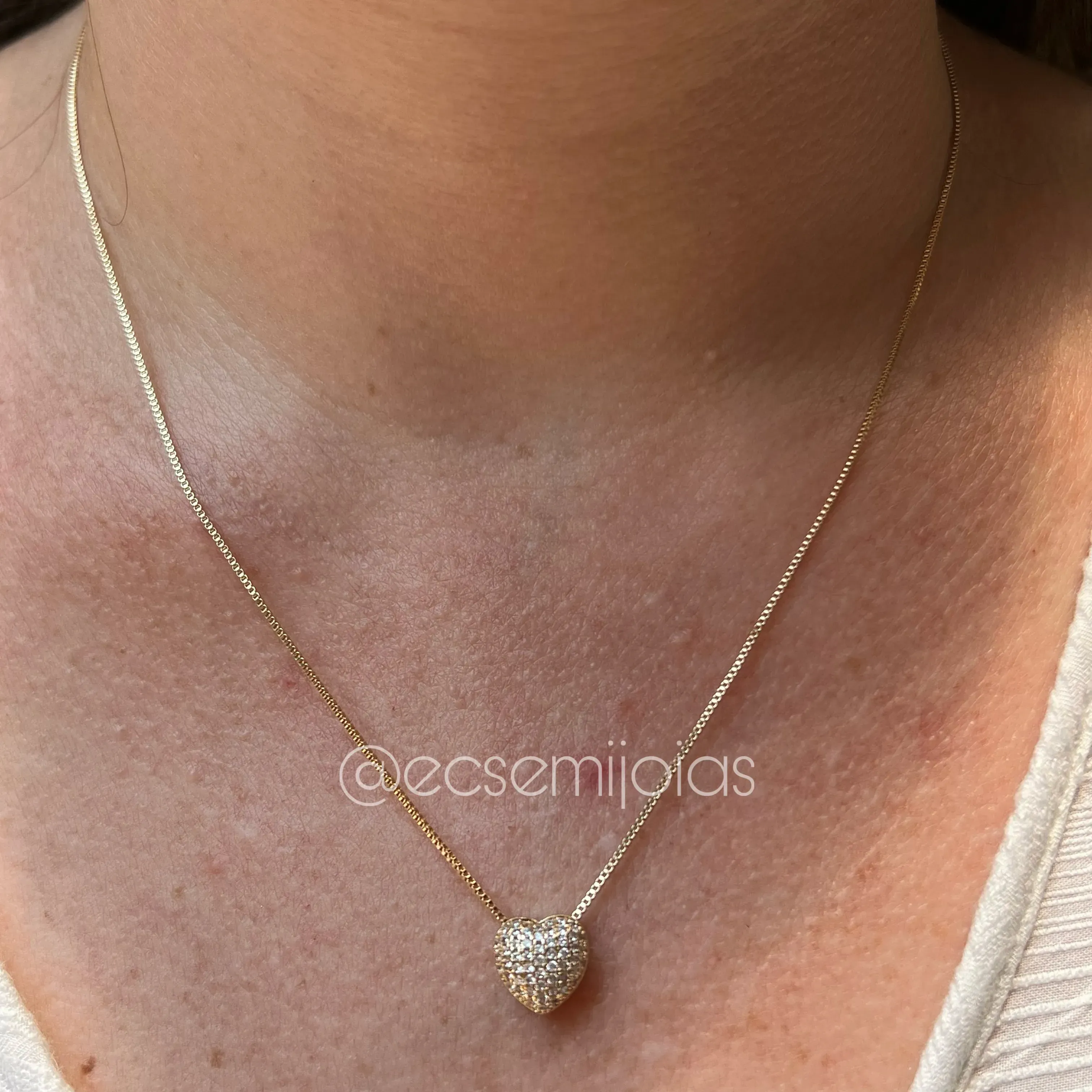 Colar com coração cravejado 10x10mm - banhado a ouro 18k