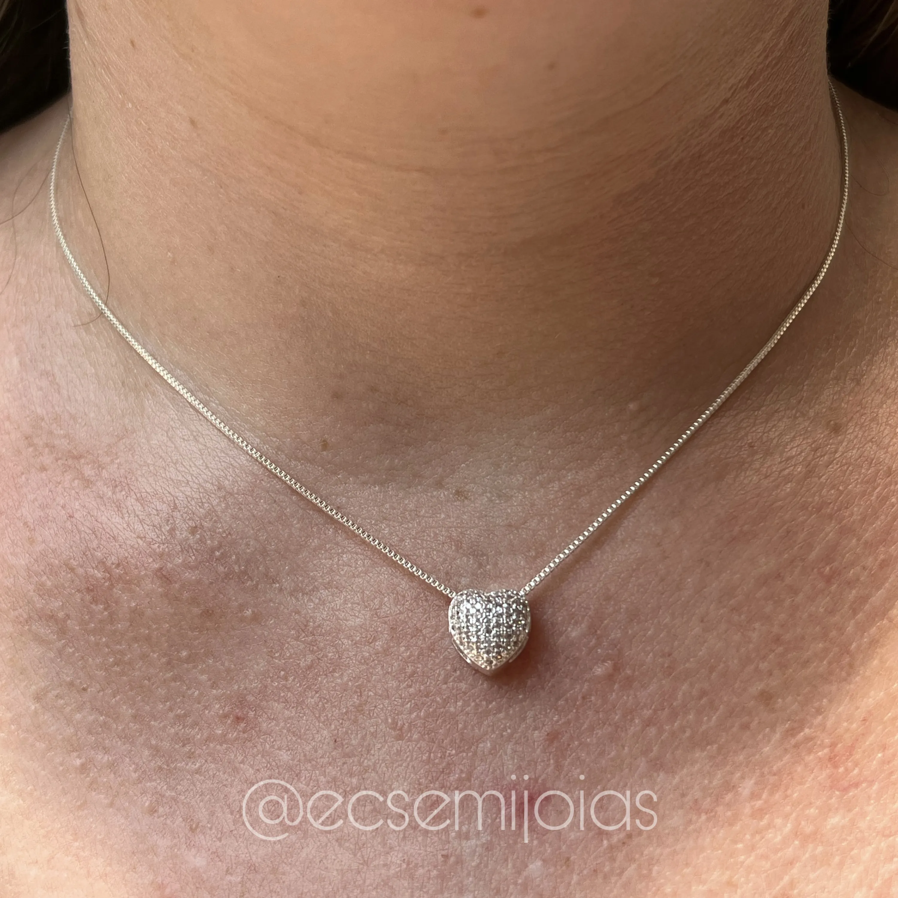 Colar com coração cravejado 10x10mm - banhado a prata 925