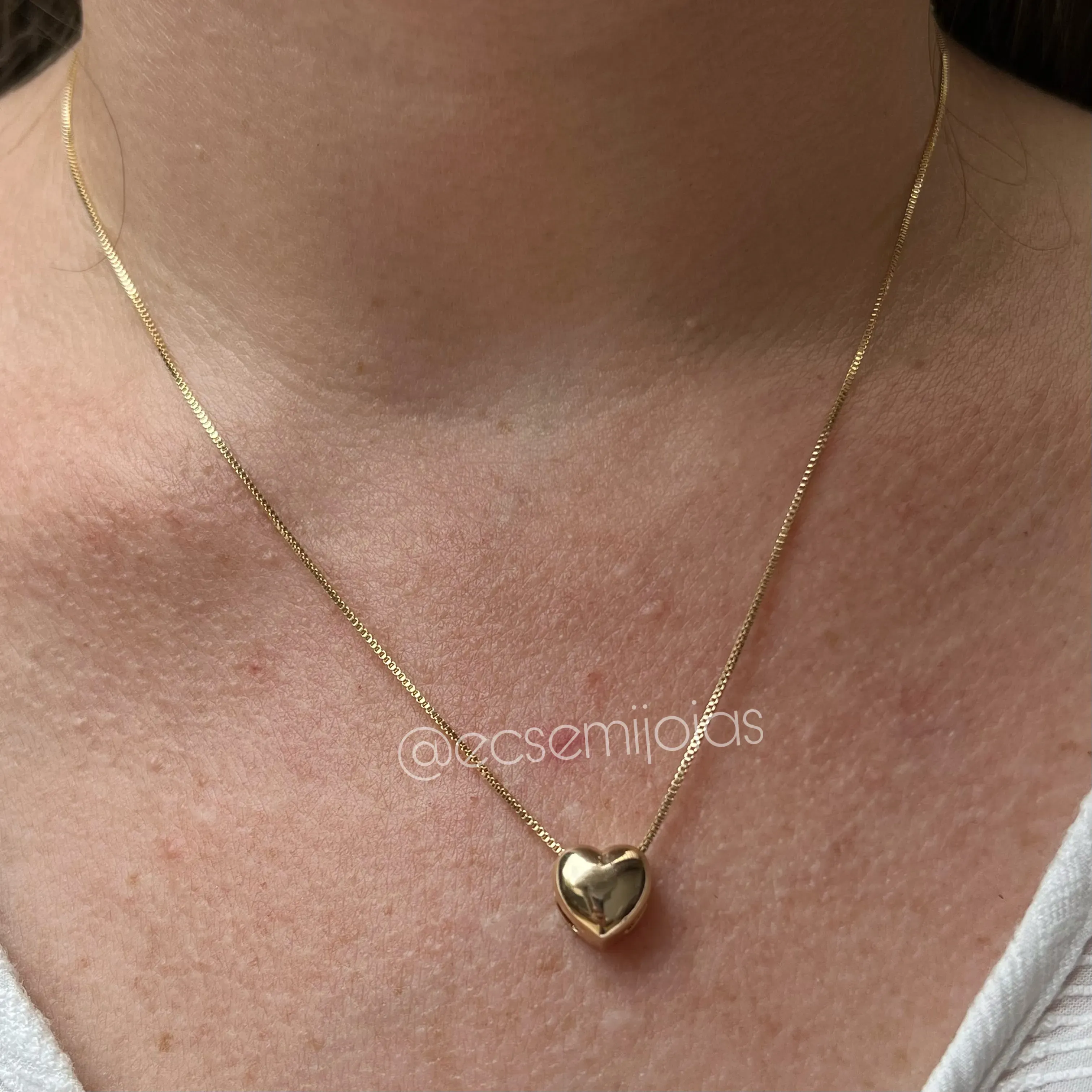 Colar com coração liso 10x10mm - banhado a ouro 18k