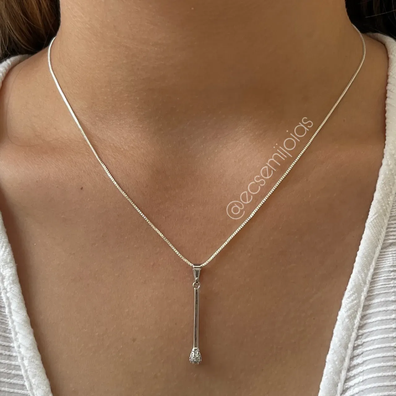 Colar com palito de fósforo com cabeça cravejada - 45cm - Banhado a prata 925