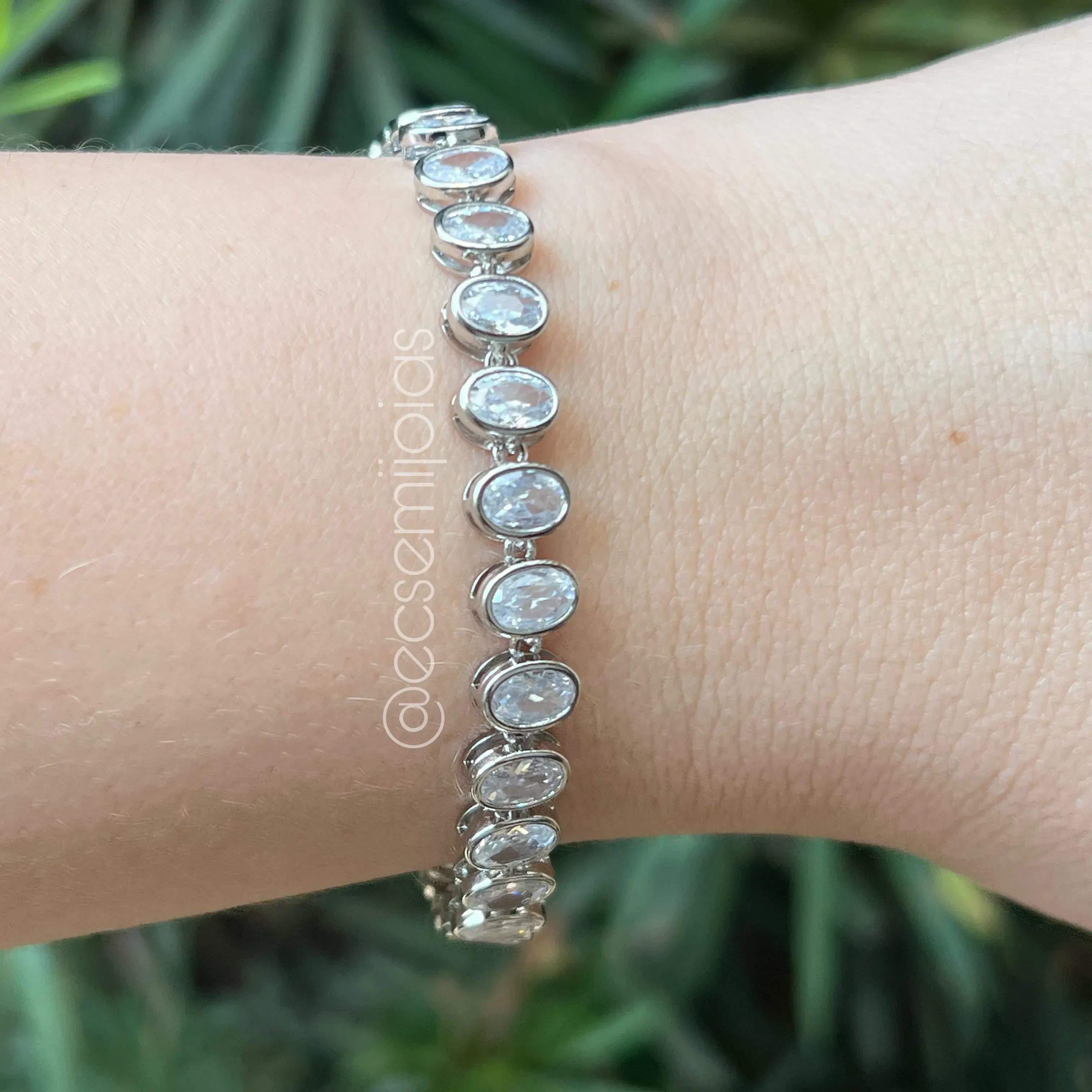Pulseira 100% com zircônias ovais - 17 cm - banhado a ródio branco