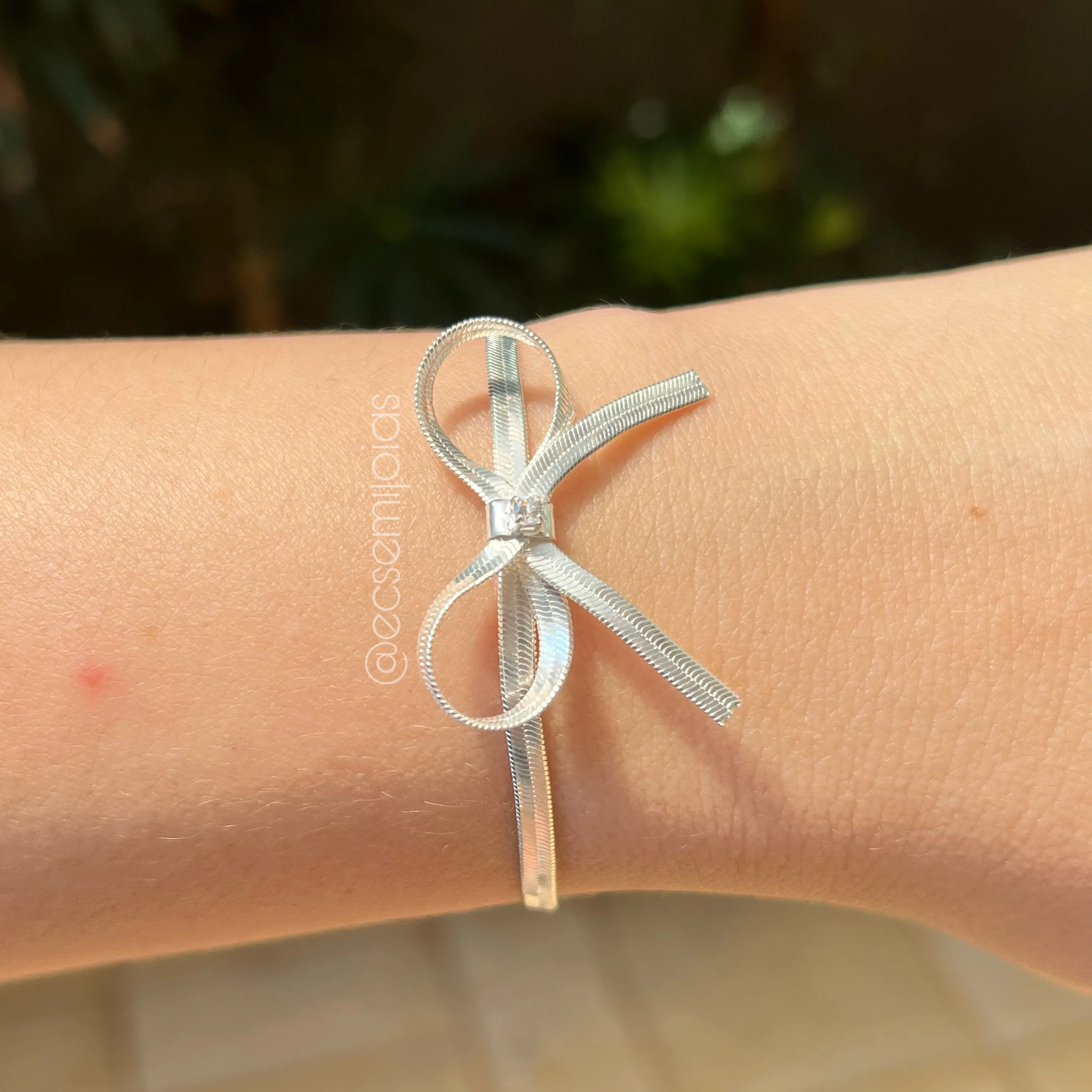 Pulseira de fita 3mm com laço no centro e 1 zircônia - 16cm + 5cm de extensor - banhado a prata 925