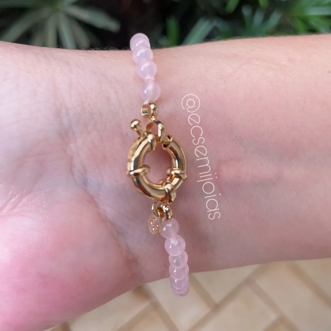Pulseira com pedras naturais redondas e retângulo cravejado vazado no centro - 18,5cm - banhado a ouro 18k
