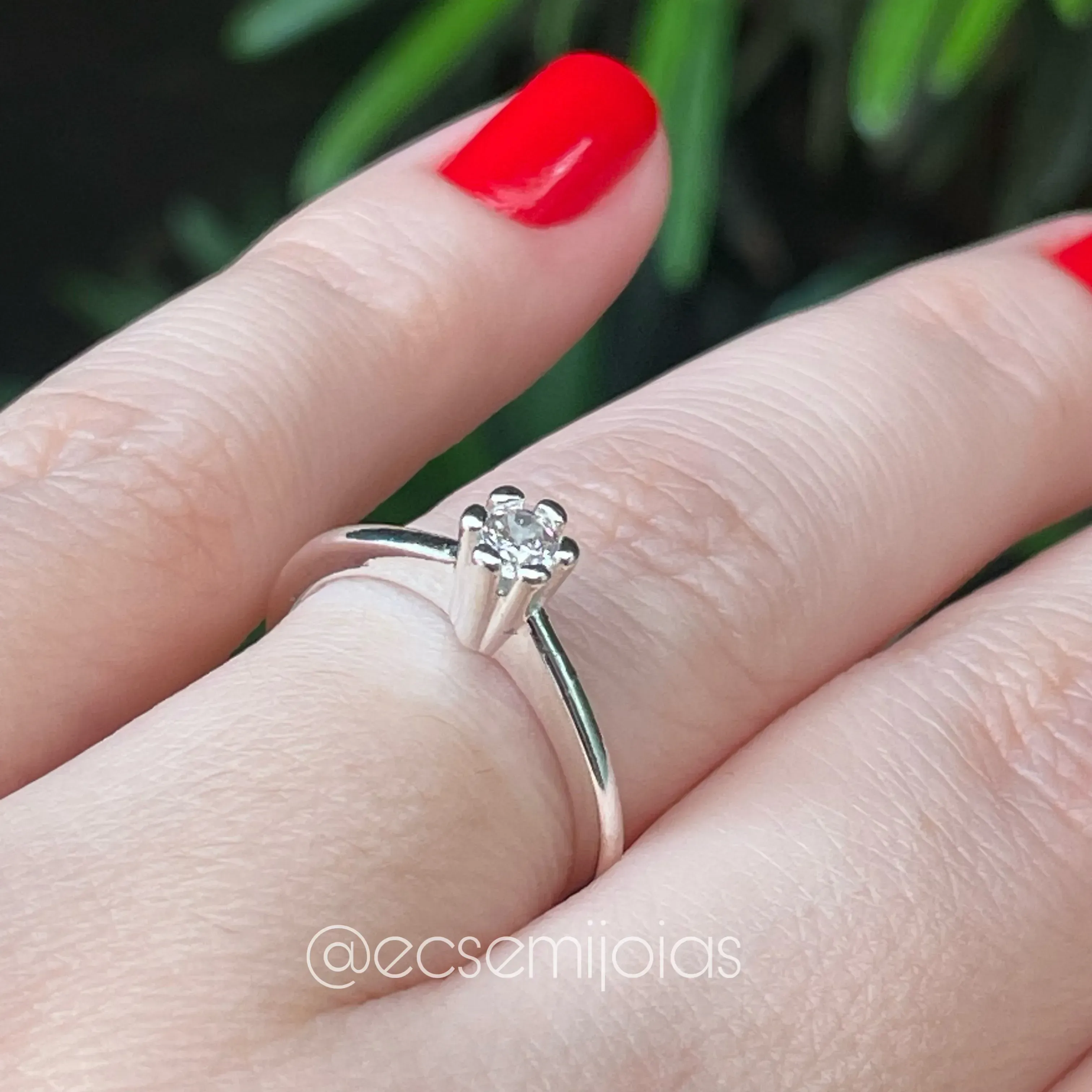 Anel solitário 4mm fino c/ zircônia 6 garras - banhado a prata 925