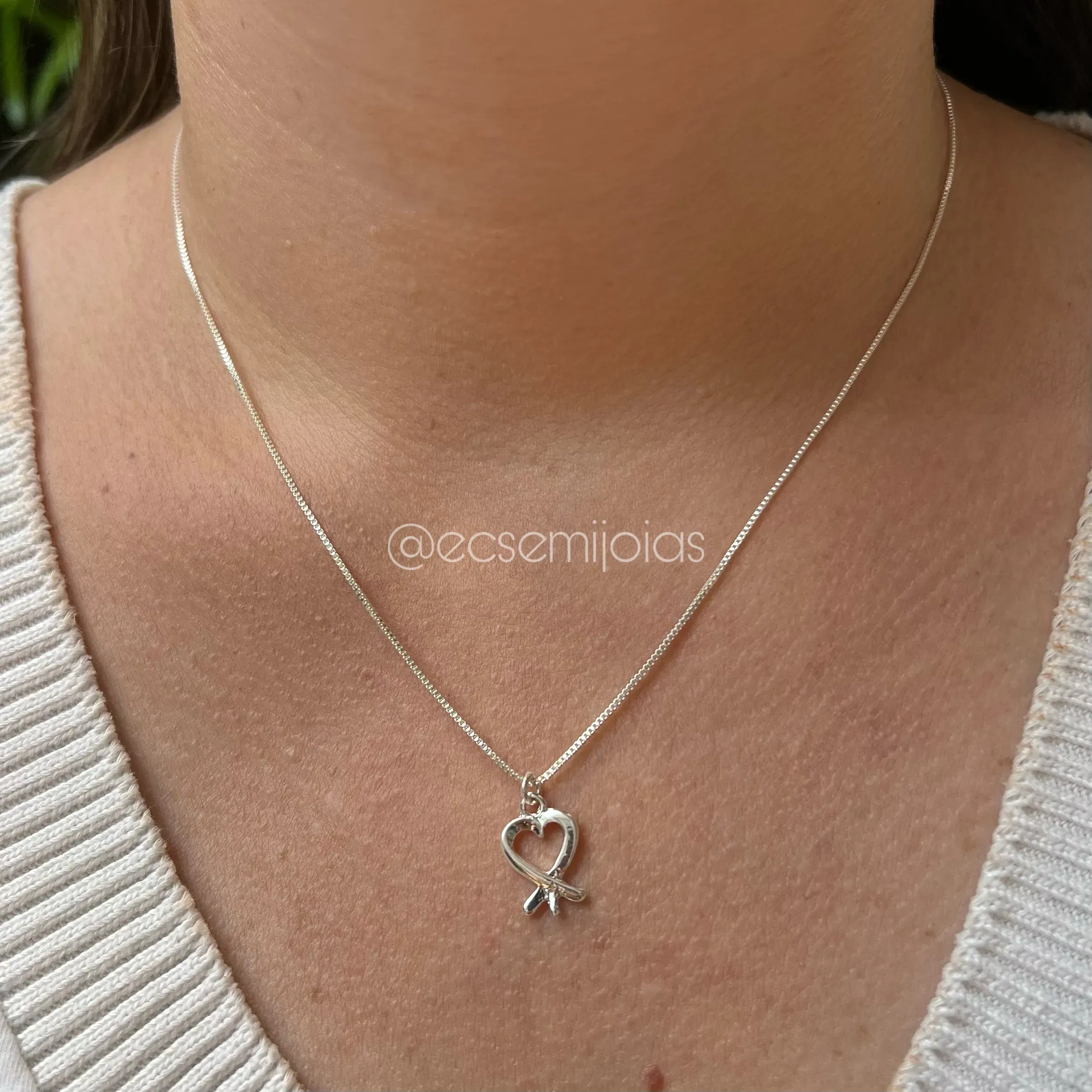 Colar com coração liso entrelaçado - 45 cm - banhado a prata 925