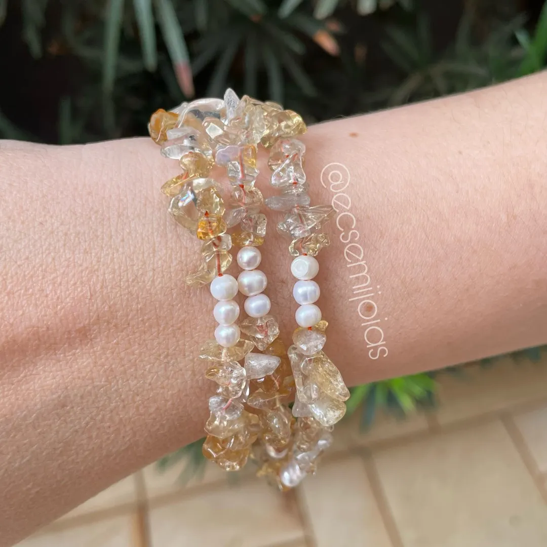 Pulseira com 3 fios com pedras de tamanhos variados e pérolas de água doce - 20cm - banhado a ouro 18k