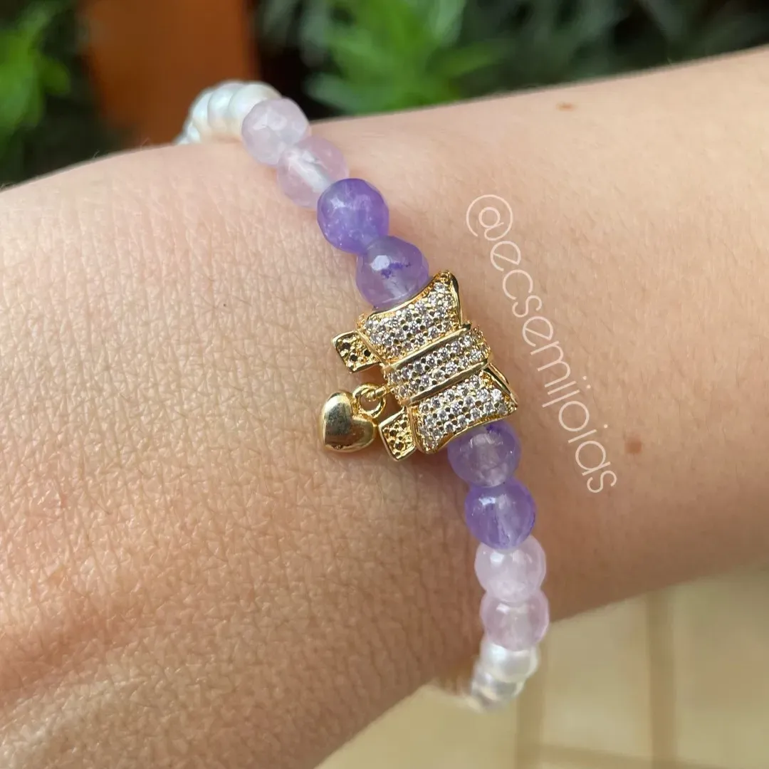 Pulseira com laço cravejado e pedras naturais redondas + pérolas de água doce - 18,5cm + 2,5cm extensor - banhado a ouro 18k