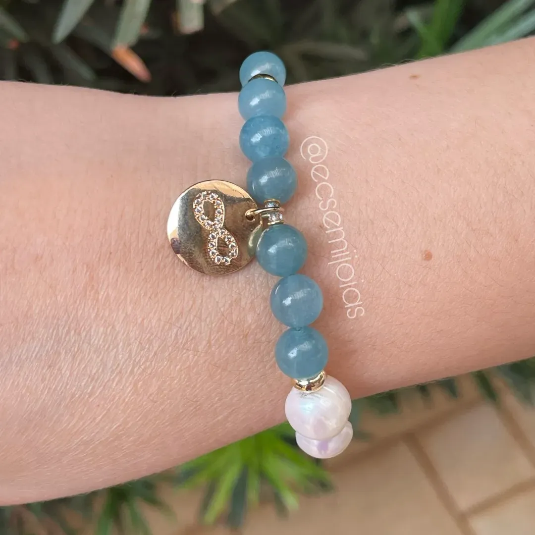 Pulseira com moeda com infinito cravejado e pedras naturais redondas + pérolas de água doce - 18cm - banhado a ouro 18k