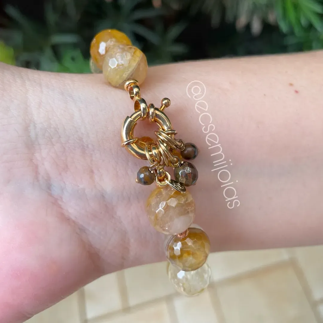 Pulseira com pedra natural gota grande no centro e pedras naturais redondas - 21,5cm - banhado a ouro 18k