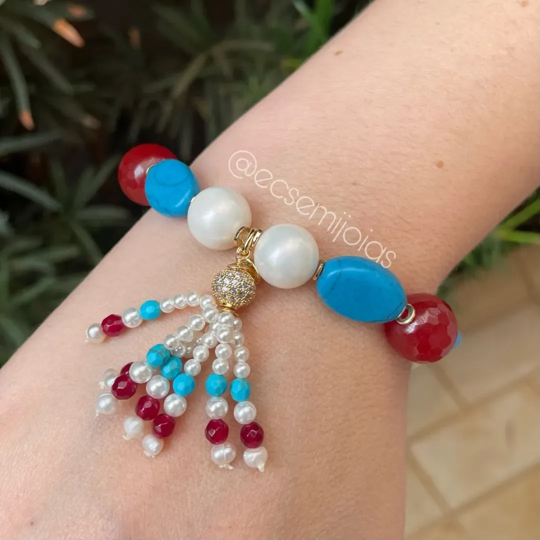 Pulseira com pedras ovais, redondas e pérolas shell com franja pendurada - banhado a ouro 18k