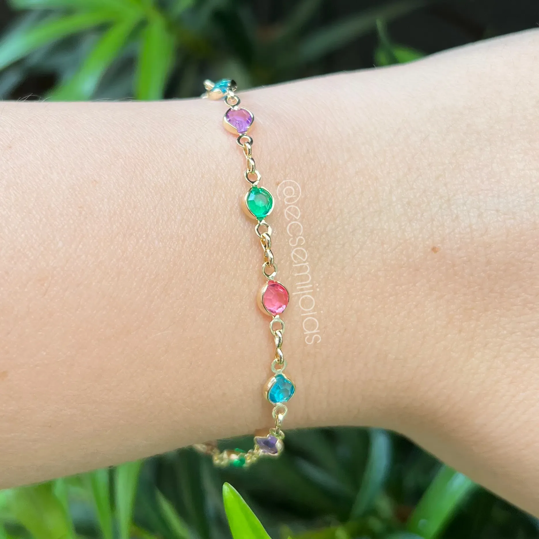 Pulseira com pedras redondas coloridas - 15cm + extensor 5cm - banhado a ouro 18k