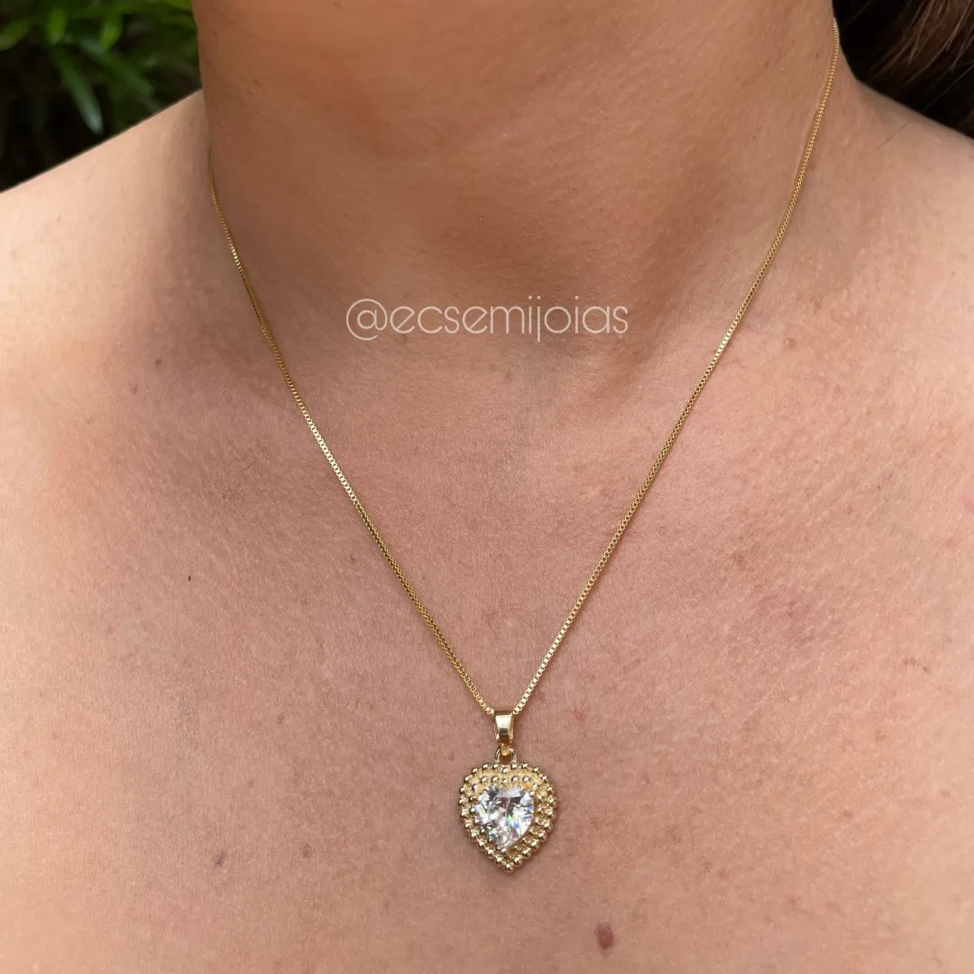 Conjunto de brinco e colar com zircônia de coração maior com bordas bombardeadas - banhado a ouro 18k
