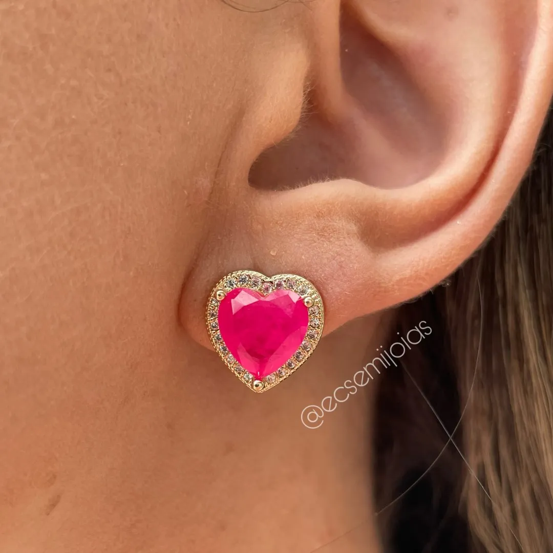 Conjunto de brinco e colar pedra natural de coração cravejado em volta com pérolas shell - 45cm - banhado a ouro 18k