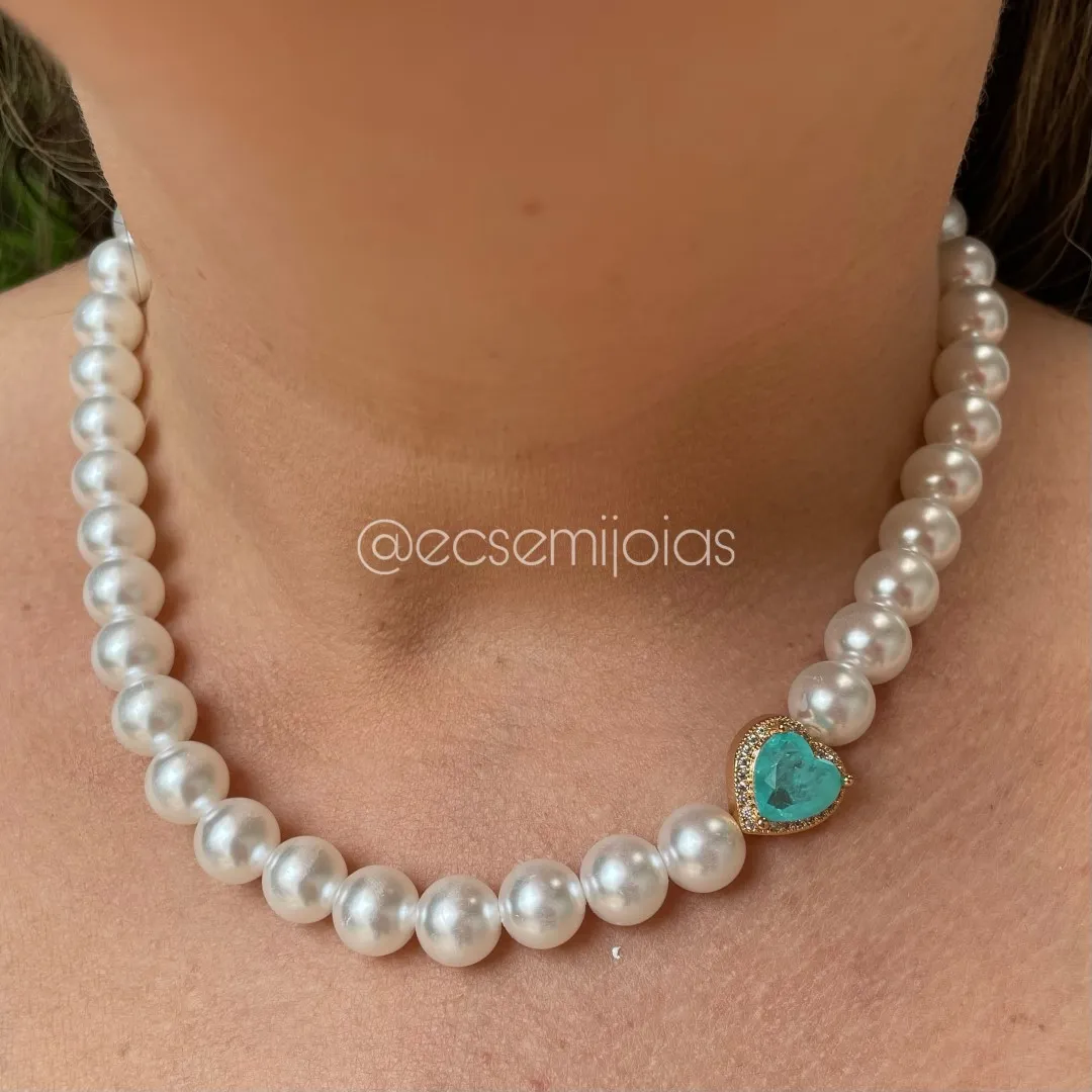 Conjunto de brinco e colar pedra natural de coração cravejado em volta com pérolas shell - 45cm - banhado a ouro 18k