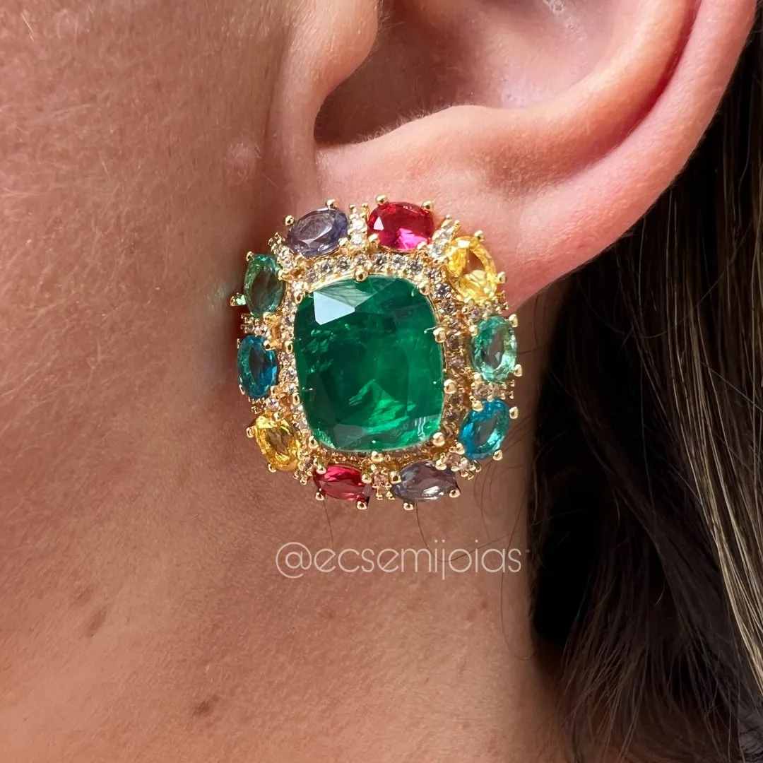 Conjunto anel e brinco com pedra natural retangular grande no centro, cravejado em volta e pedras ovais nas bordas - banhado a ouro 18k