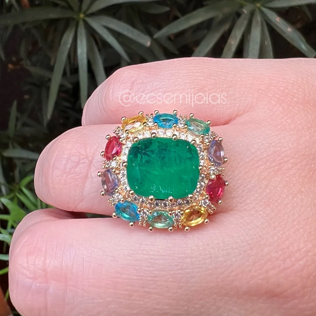 Conjunto anel e brinco com pedra natural retangular grande no centro, cravejado em volta e pedras ovais nas bordas - banhado a ouro 18k